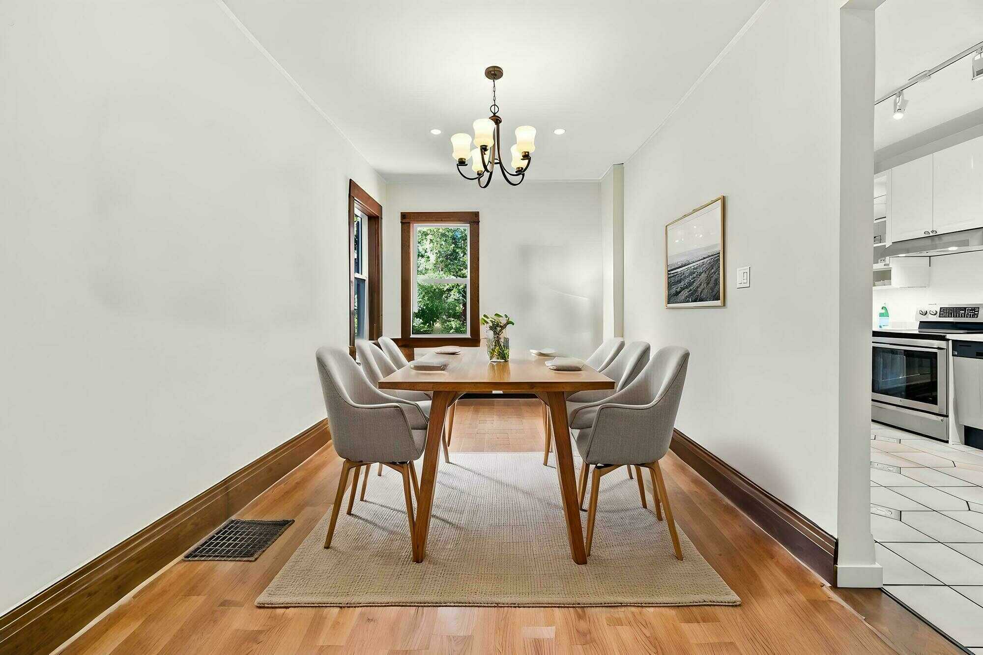 Welcome to 13 Evelyn Crescent, a truly special residence set on one of High Park North’s most picturesque, tree-lined crescents, in the heart of one of Toronto’s most sought-after neighbourhoods. 5