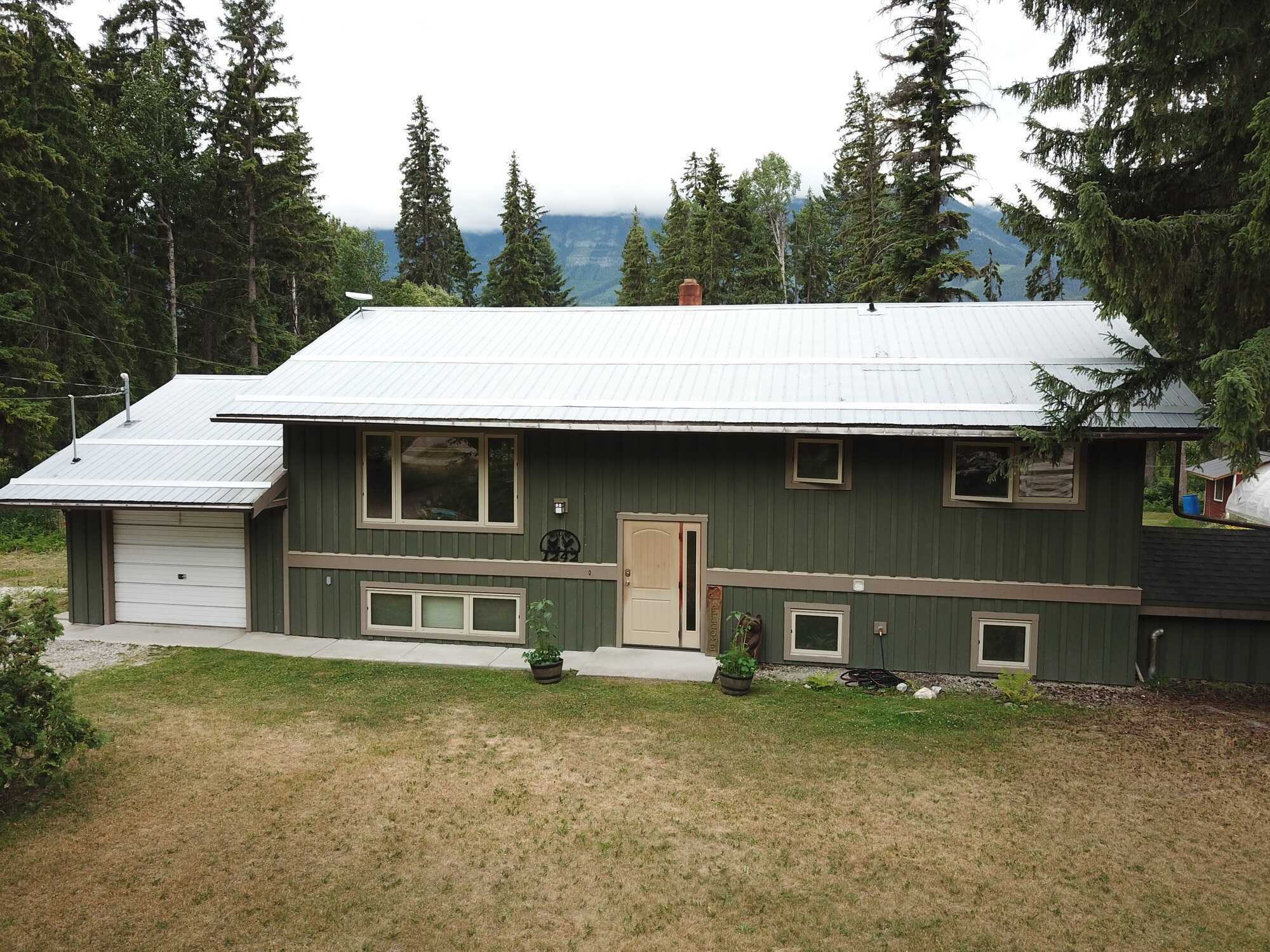 Family-Friendly Hobby Farm Retreat with Mountain Views—Just 6 Minutes from Town! 3