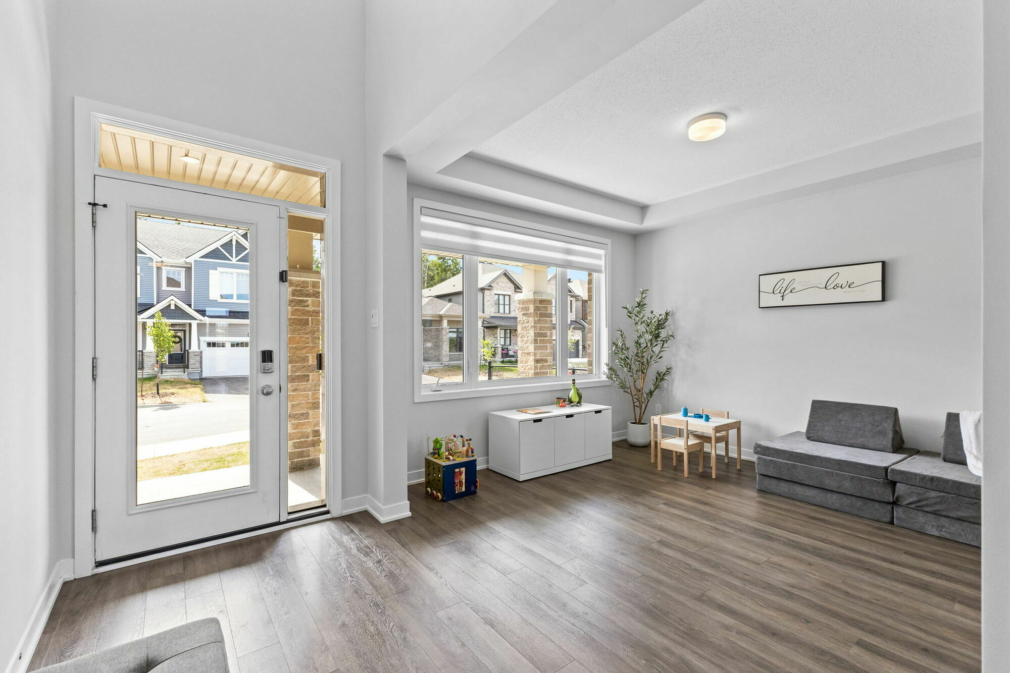 5 Bed 5 Bath, 2 Storey Detached Home 3