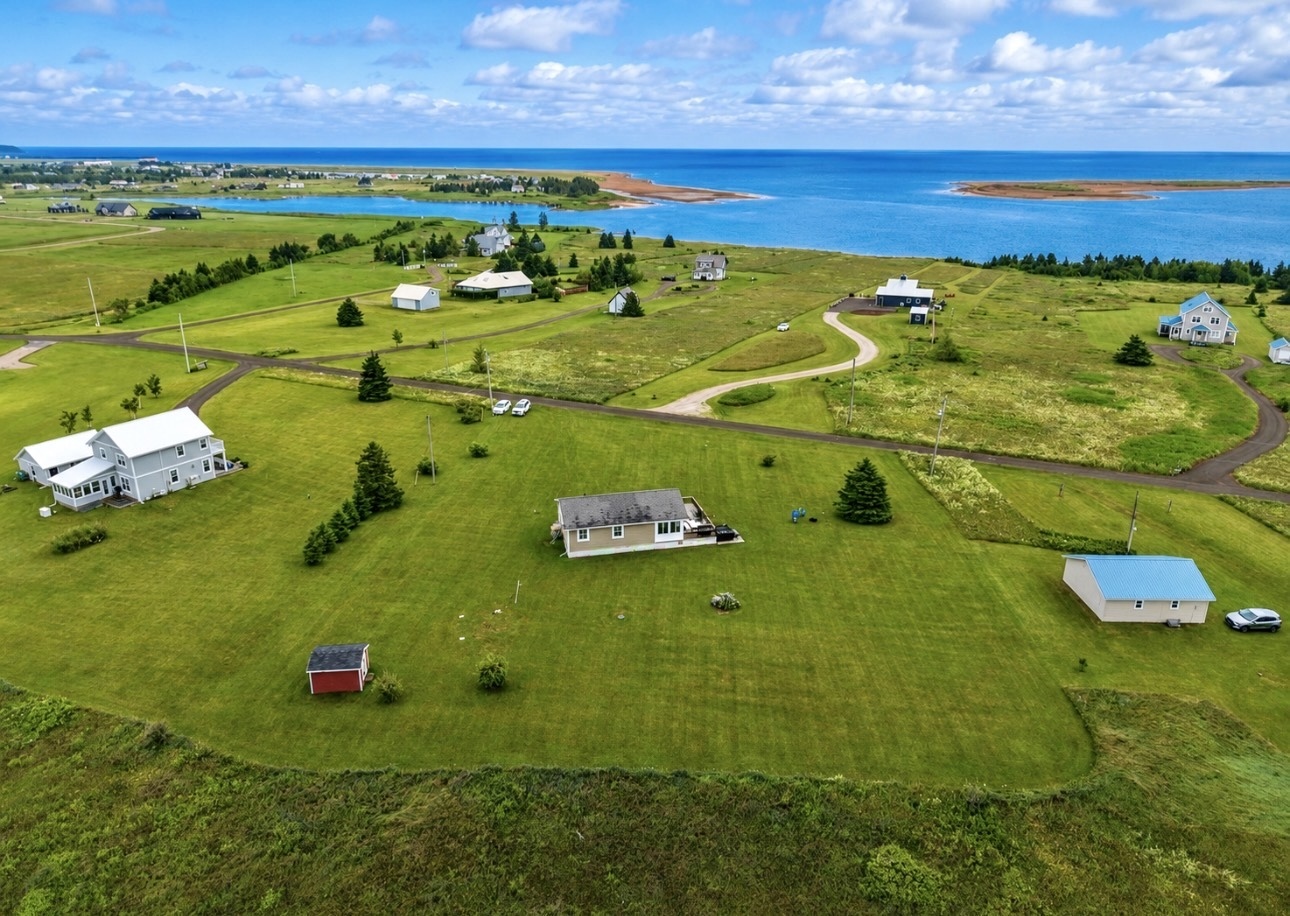 Waterfront Views. Privacy. Endless Possibilities. 2