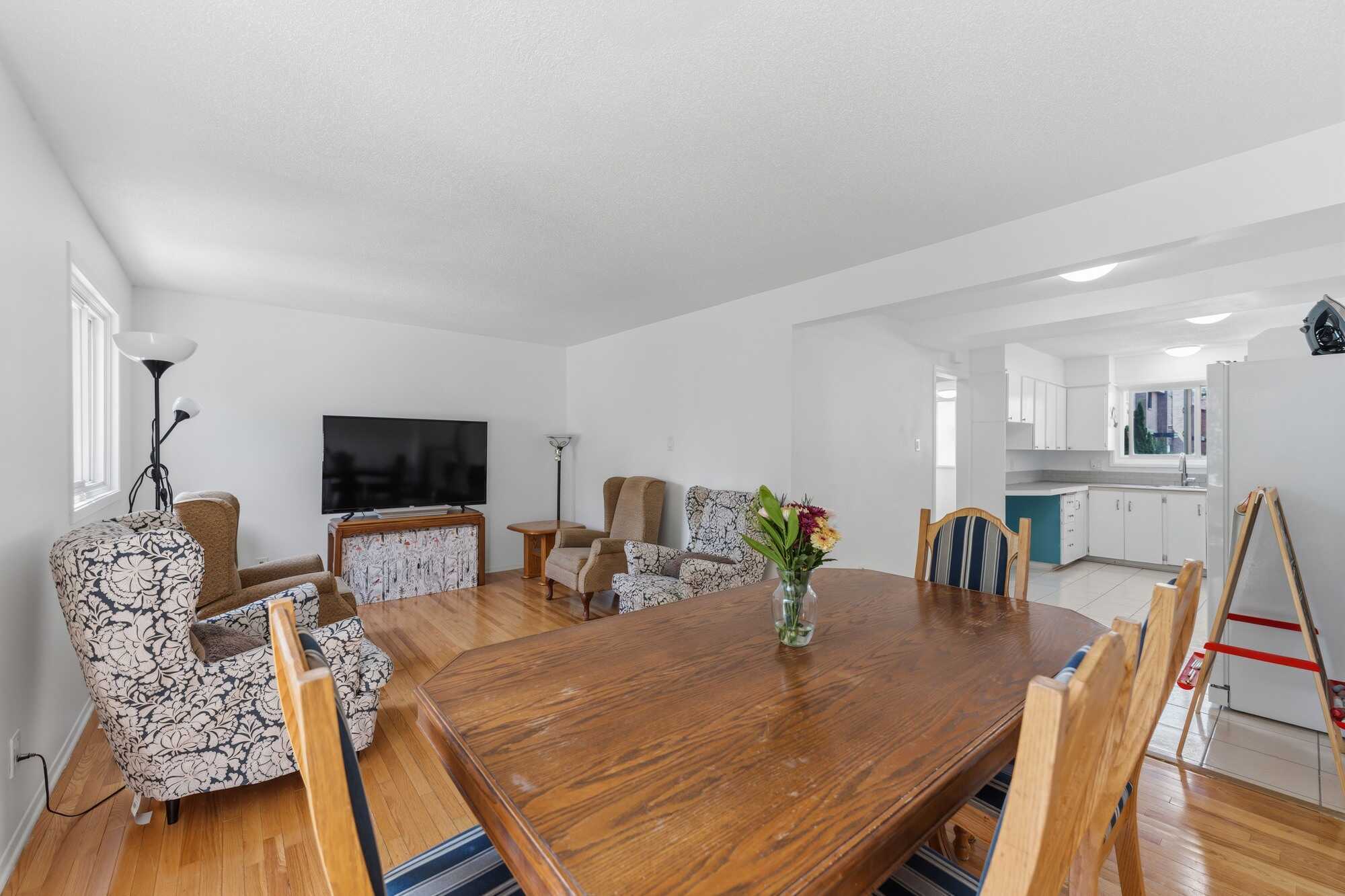 Spacious 4-Bedroom Condo with Private Treed Backyard and Unbeatable Location 5