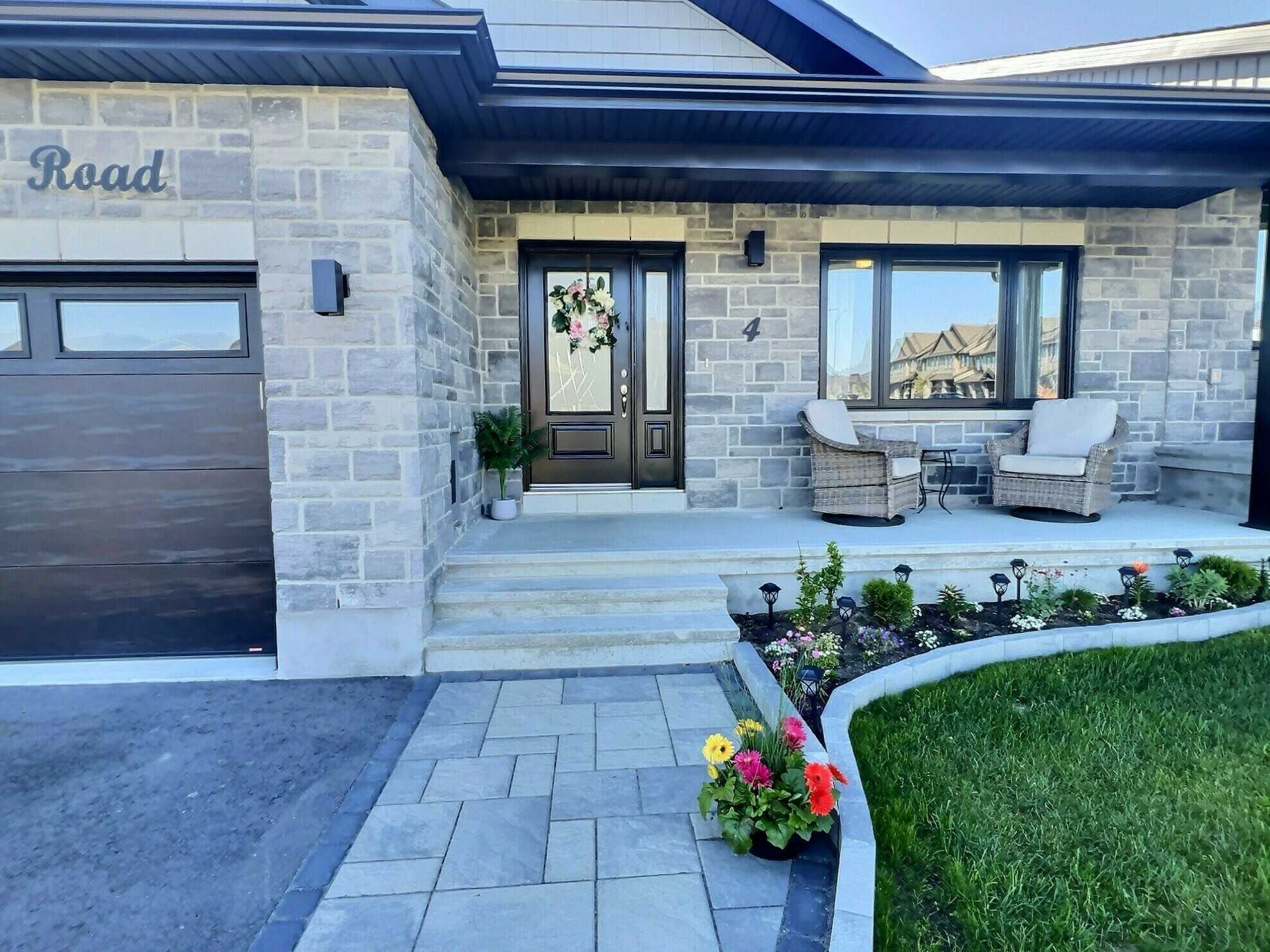 Stunning 2 Bed, 2 Bath Semi-Detached Bungalow with Soaring Cathedral Ceilings 2