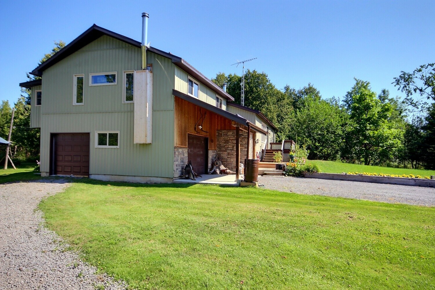 4 Bedroom (3+1), 2 Bathroom Raised Bungalow on a Beautiful 100 Acre Property in Tweed. Conveniently Located 20 Minutes From Belleville and 30 Minutes to Napanee! 5