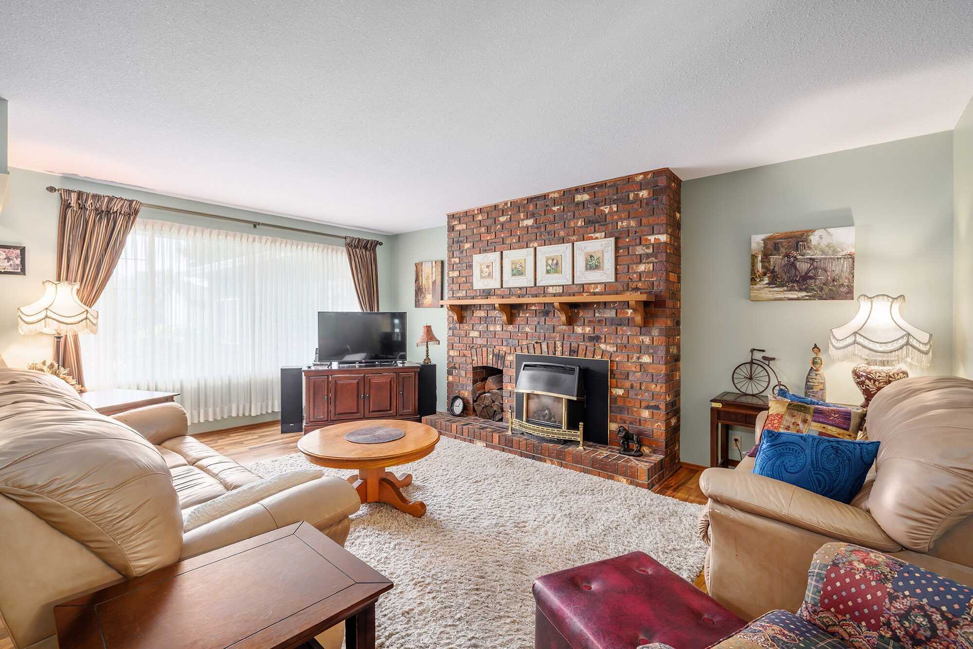 West Kelowna Rancher With a Pool, Fenced Yard & One-Level Living 3