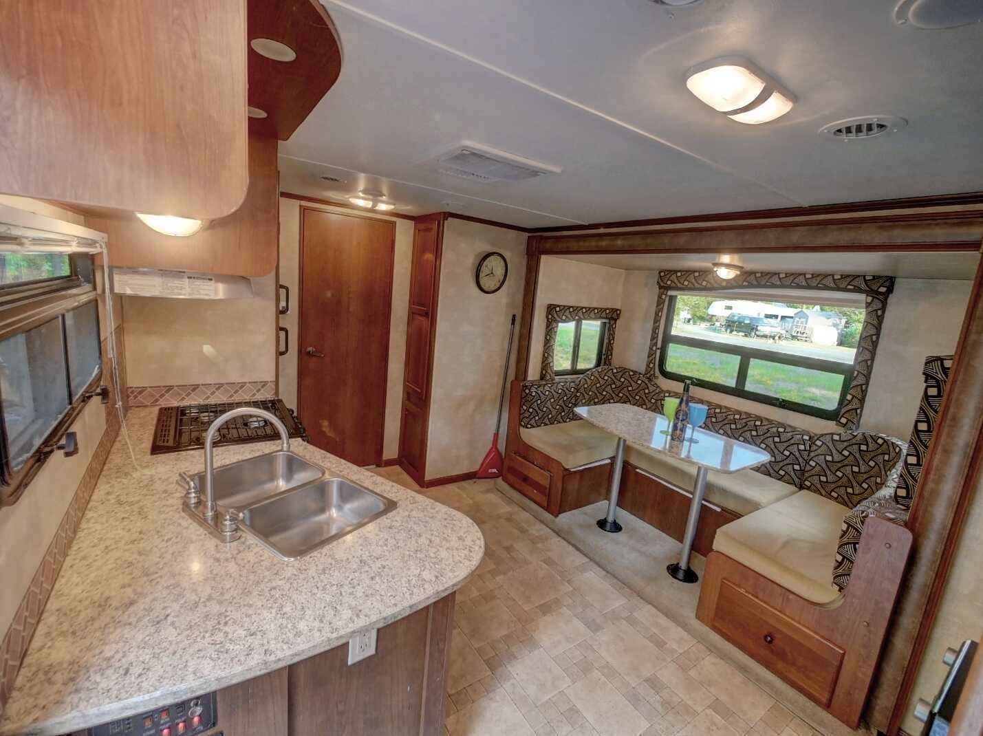 MOYIE RIVER RANCH RESORT - #2 Mountain Ridge Rd  - Luxury in a Compact Size! Gorgeous RV Unit! Sleeps 4 w/ Full Bath! and MORE!!! 3