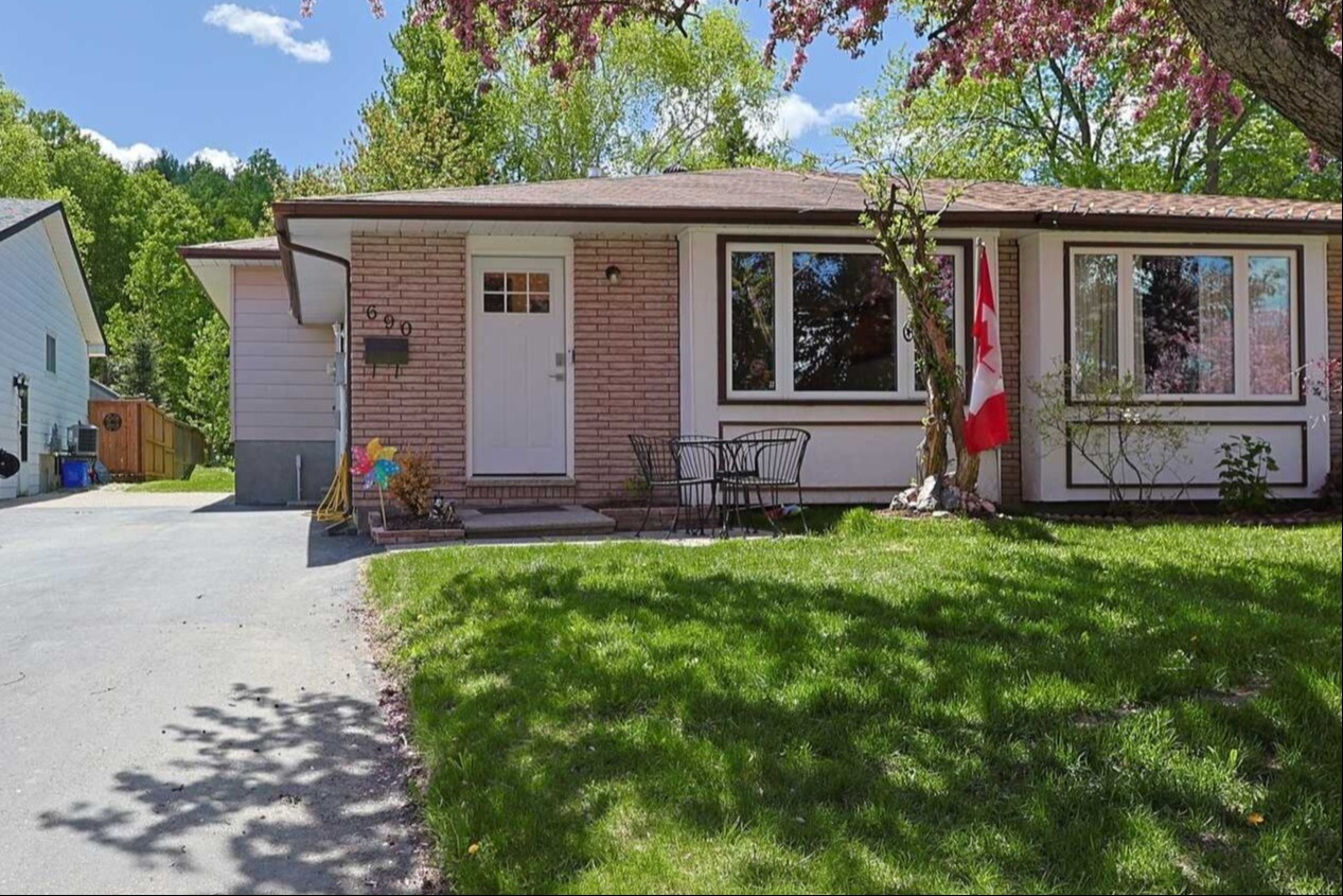 Great Family Home or Investment Property Near Cambrian College!! 2