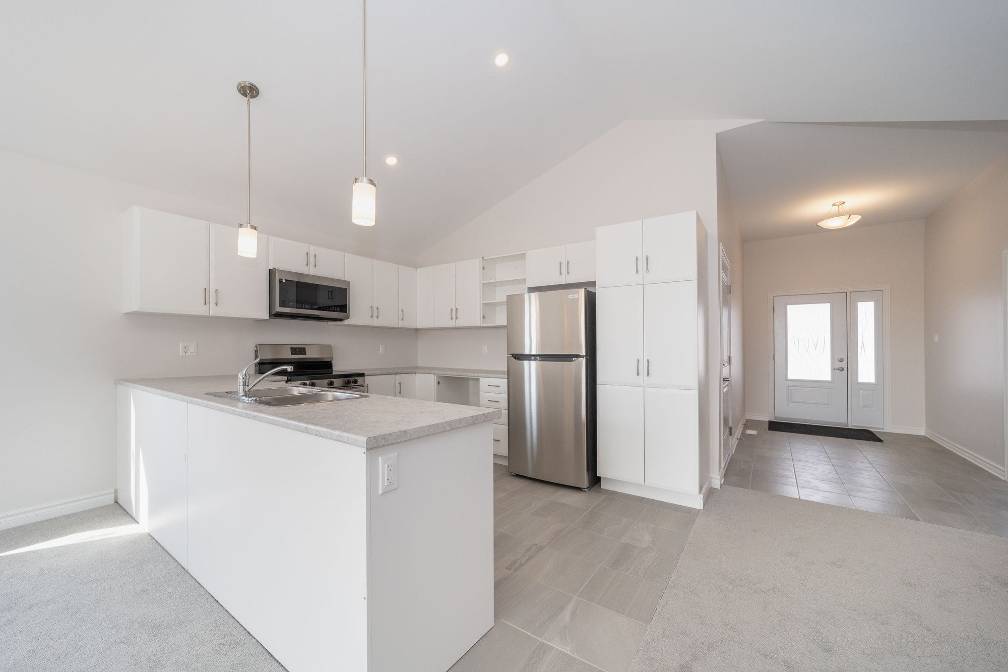 Modern 2-Bed, 2-Bath Semi-detached Bungalow on Corner Lot 4