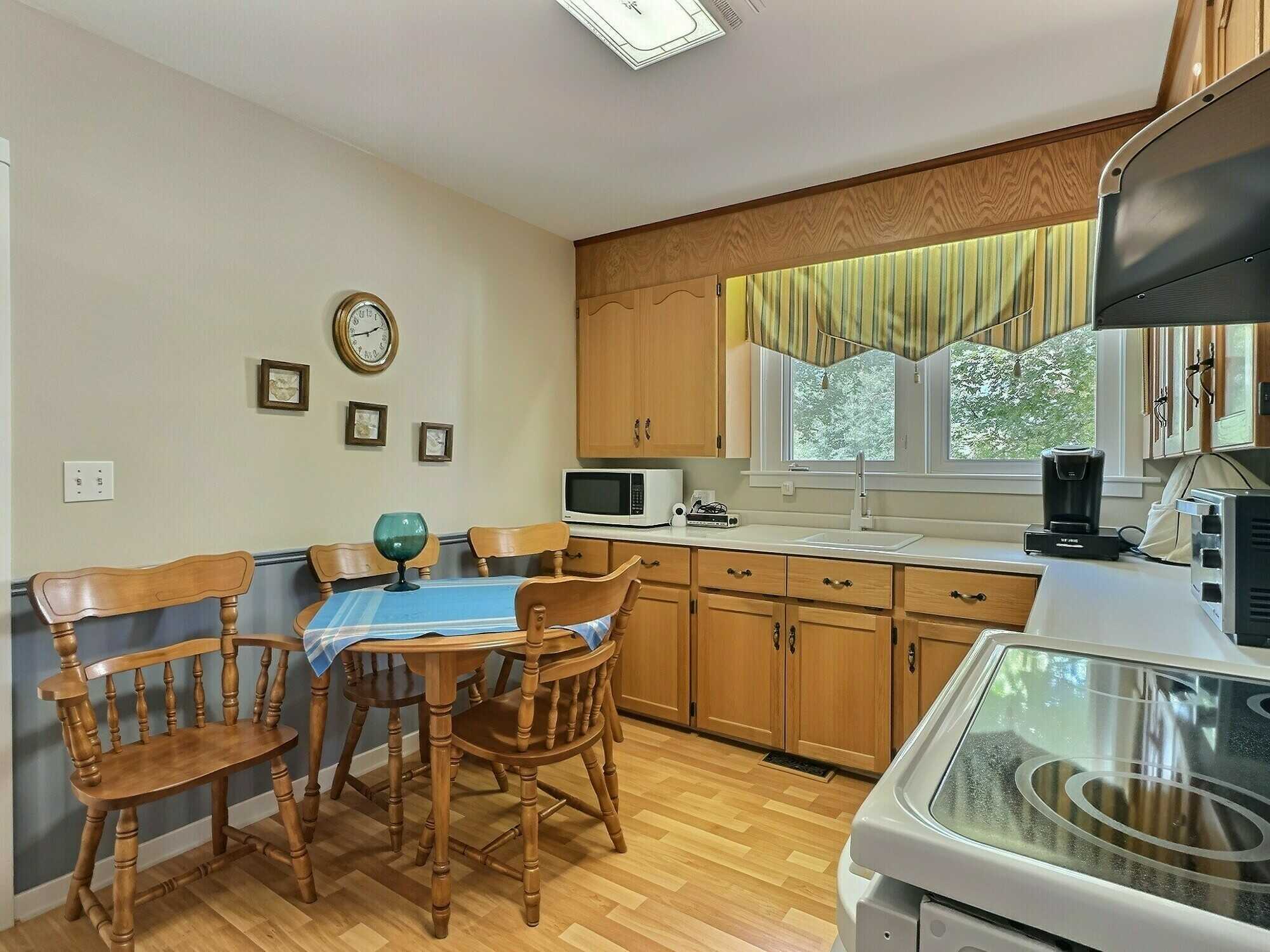 Charming 3-Bedroom Bungalow in a Quiet Truro Neighborhood! 3