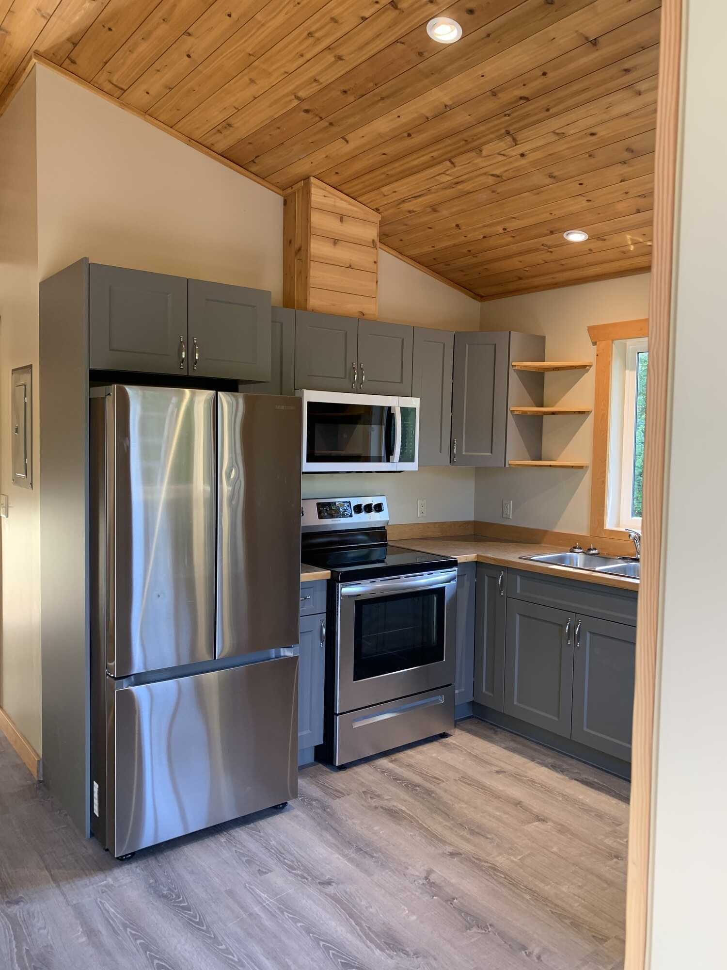 Vacation Getaway- BRAND NEW Cottage-2Bed 1Bath - located centrally in the Slocan Valley 5
