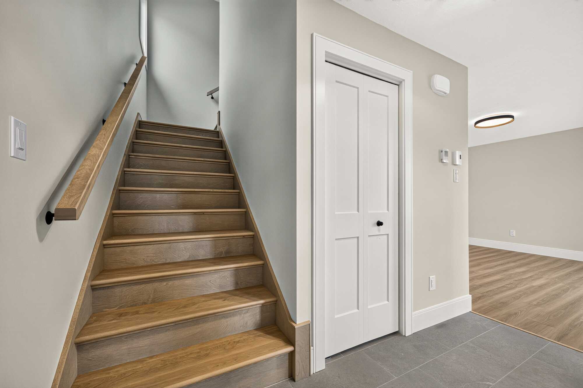 MOVE IN READY
INCOME PROPERTY WITH LEGAL IN-LAW SUITE 5
