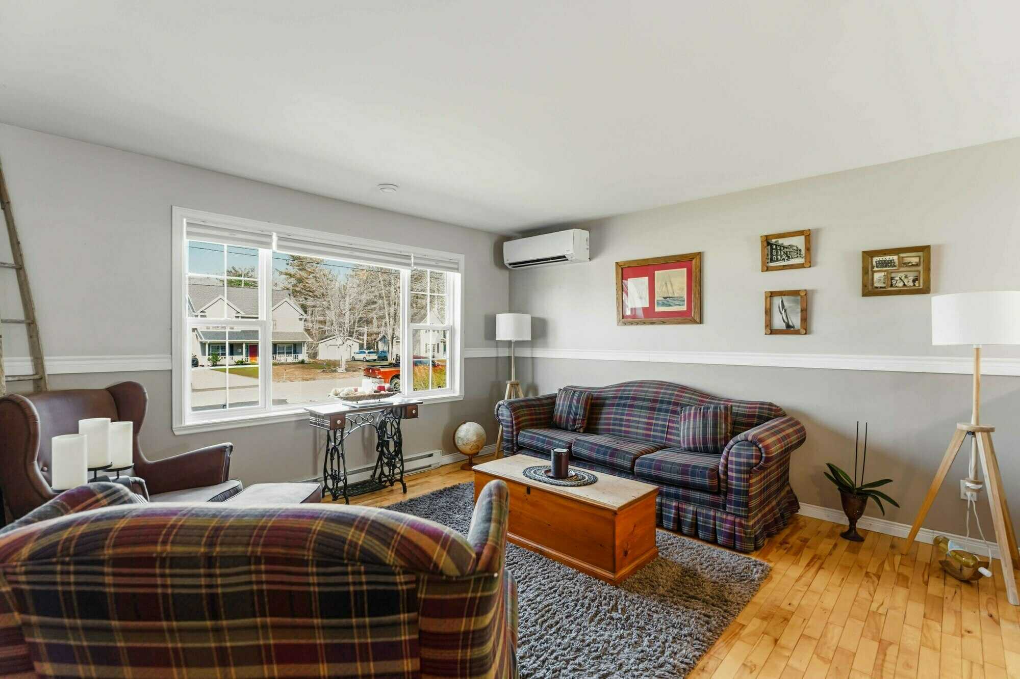 Family-Friendly Split Entry Backing Onto Green Space in Greenwood 5