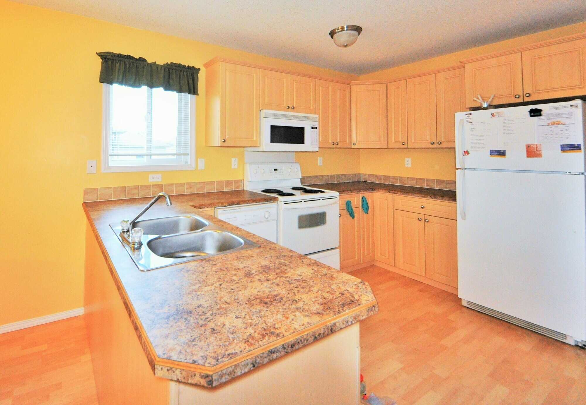 302 Laffont Way, Fort McMurray 2