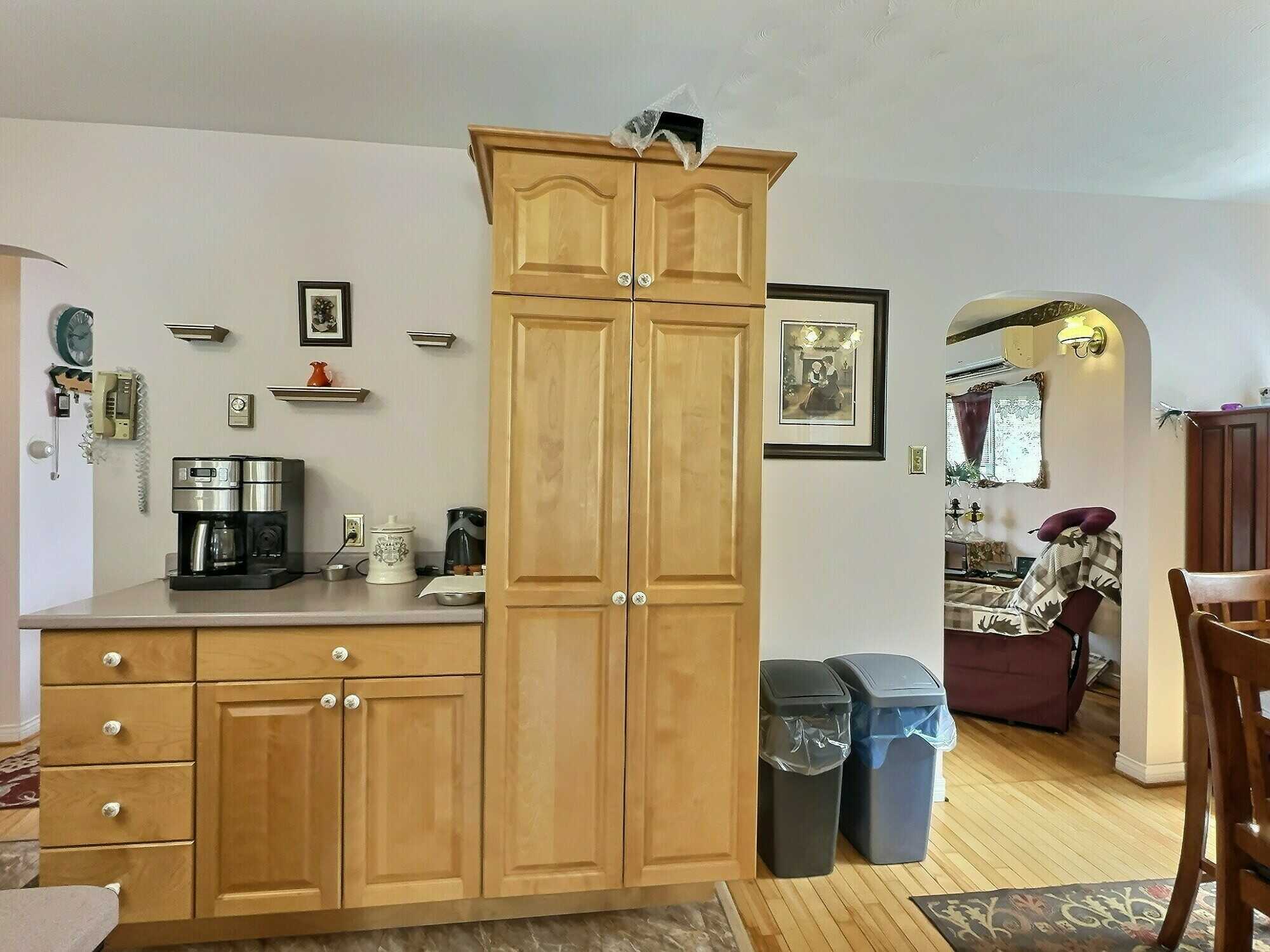 Welcome to this well-maintained 3-bedroom split entry home, ideally located in a highly sought-after Valley neighborhood! 4