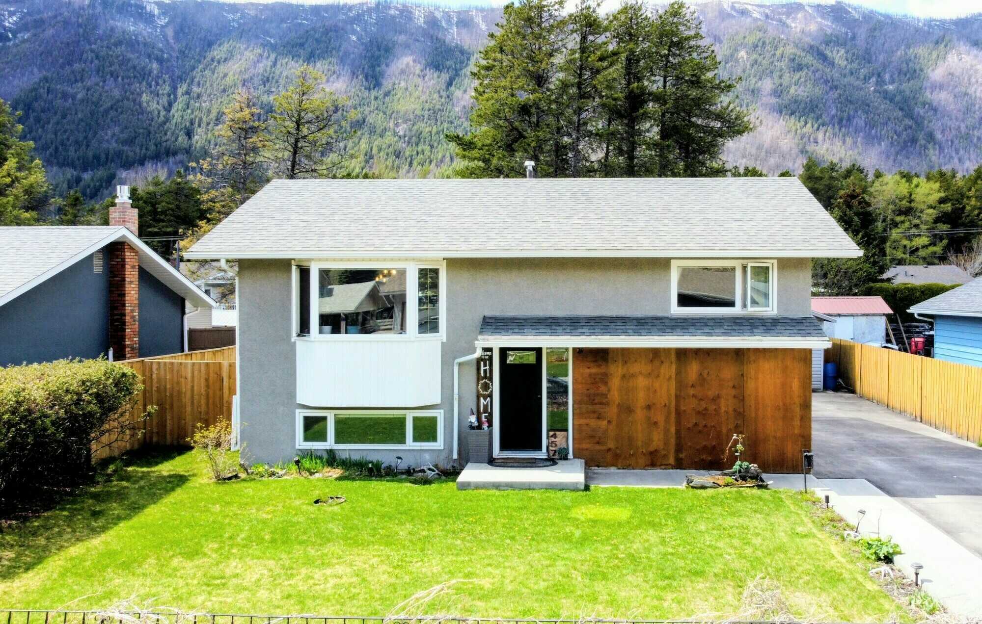 Updated Lower Sparwood Home – Steps to Amenities, Packed with Upgrades! 5