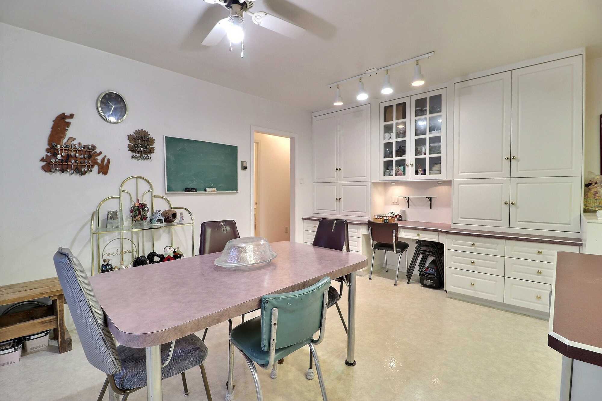 **PRICE REDUCED**
2372 sq.ft Family home with space for your growing family! 5
