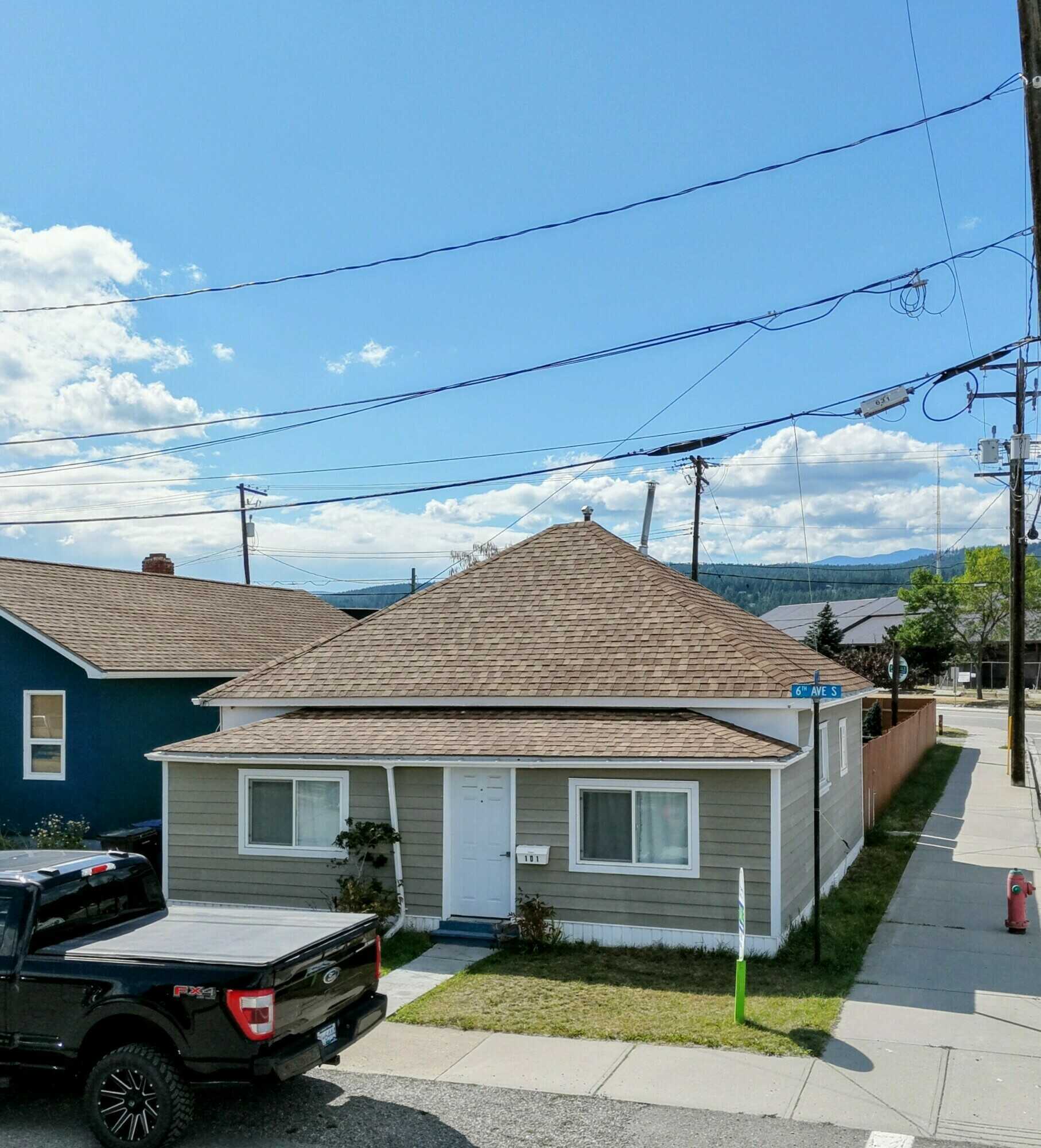 Extensively renovated charming home on a corner lot in Cranbrook 4