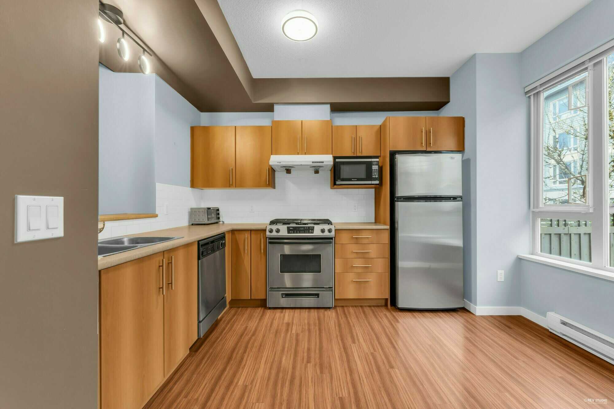 Serenity by Polygon: Spacious 2-Bedroom Townhouse Near Trails & University 4