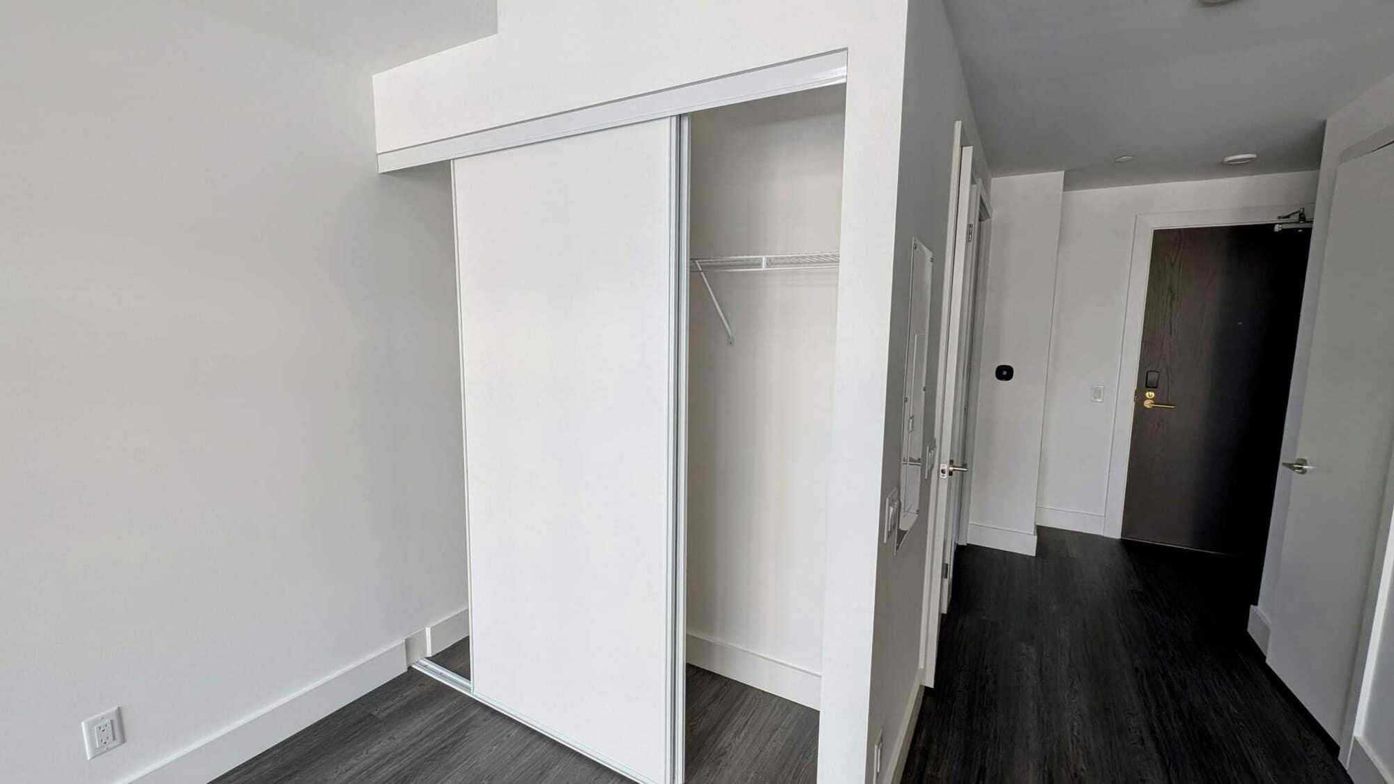 STUDIO APRTMENT ON ASSIGNMENT SALE 4