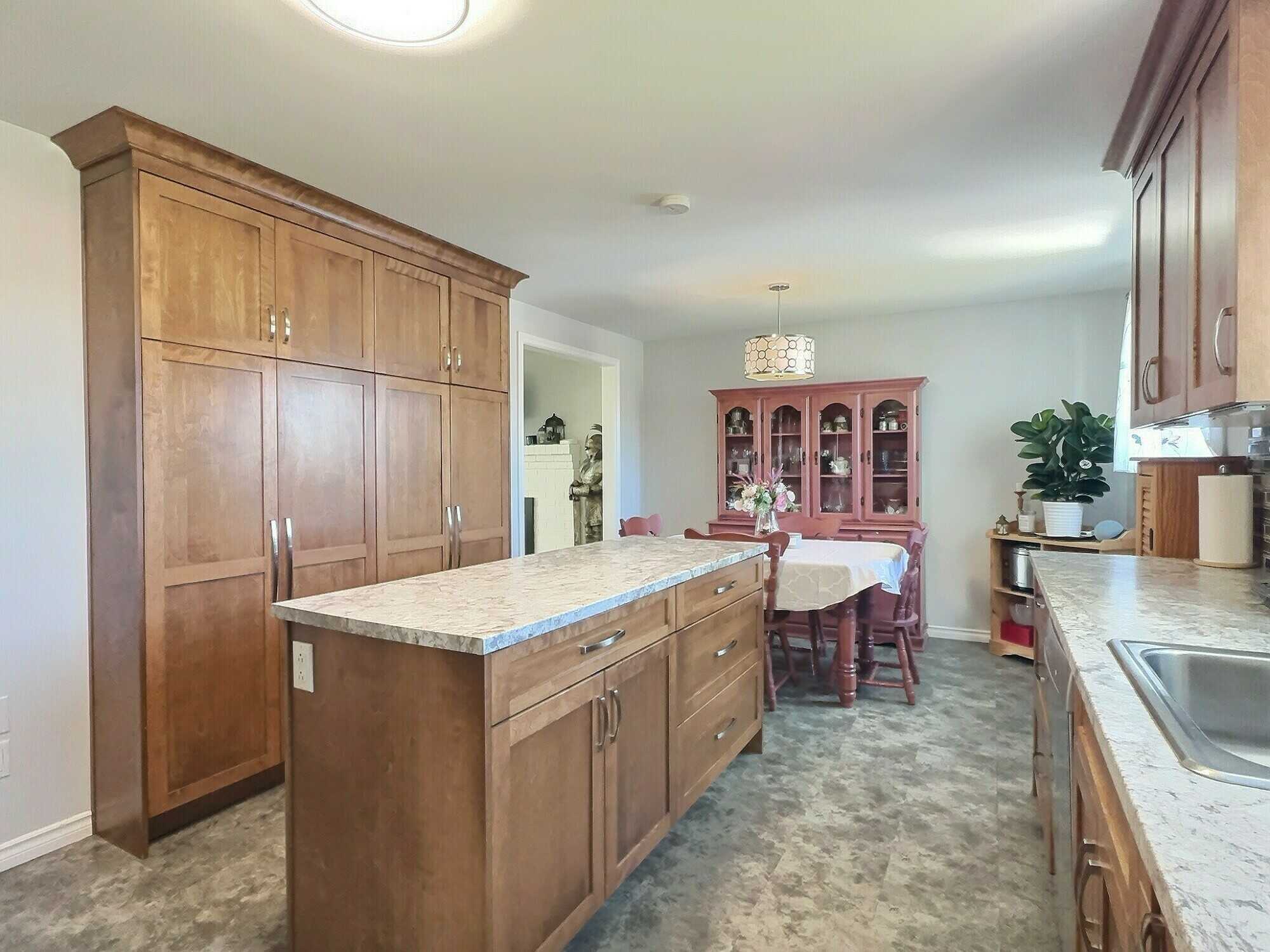 Spacious Family Bungalow with Fantastic Entertaining Space & Wired Workshop Shed 3