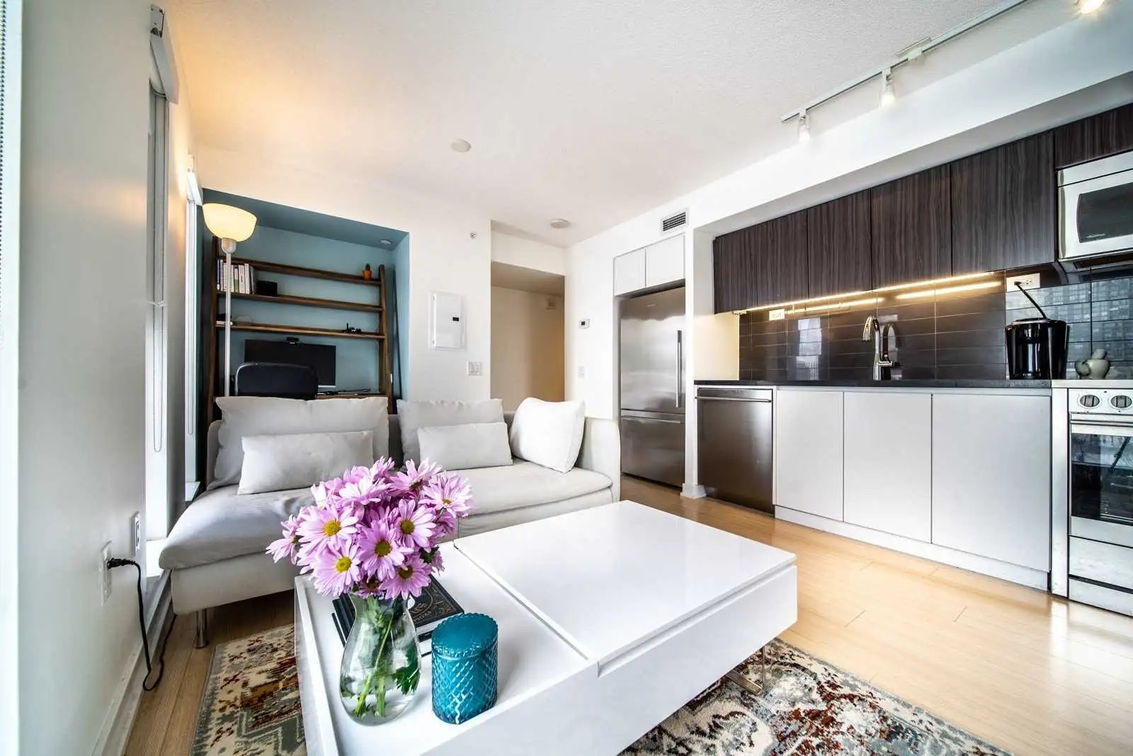 Bright Corner 1BR with CN Tower & Park Views — City Place 3