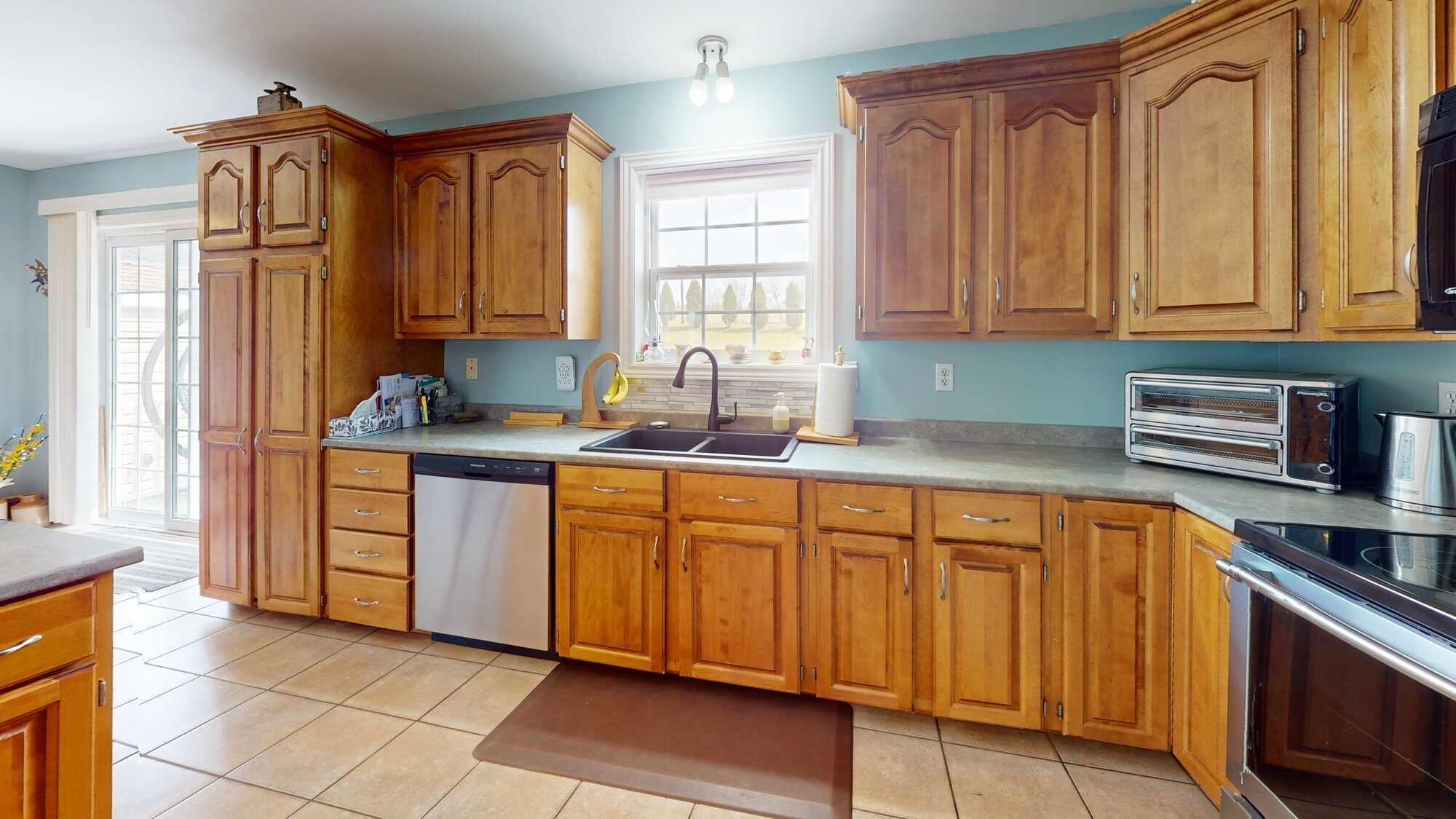 Charming Bungalow in Family-Friendly Neighbourhood 5