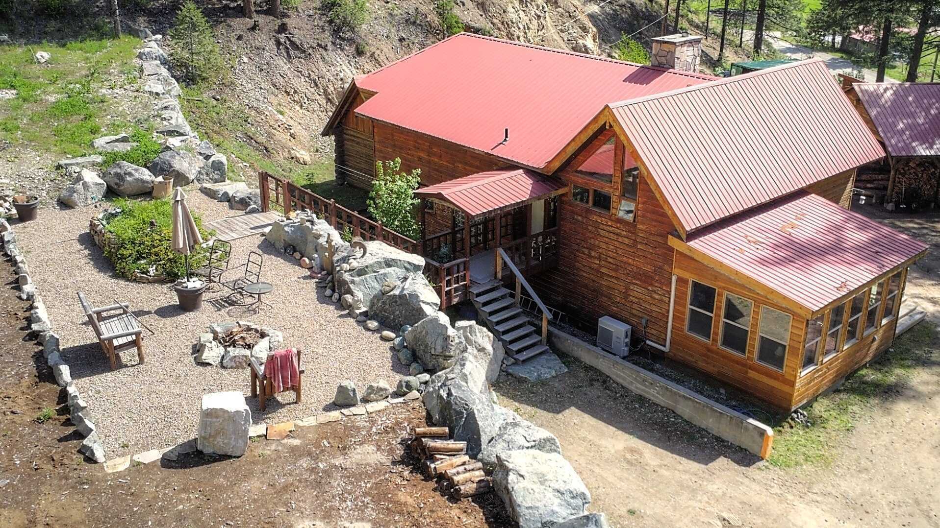 Very PRIVATE 3Bed 1Bath Country Home *24 Plus Acres *PERMITED WORKING GRAVEL PIT BUSINESS *Work Shop *HUGE OPPORTUNITY 2
