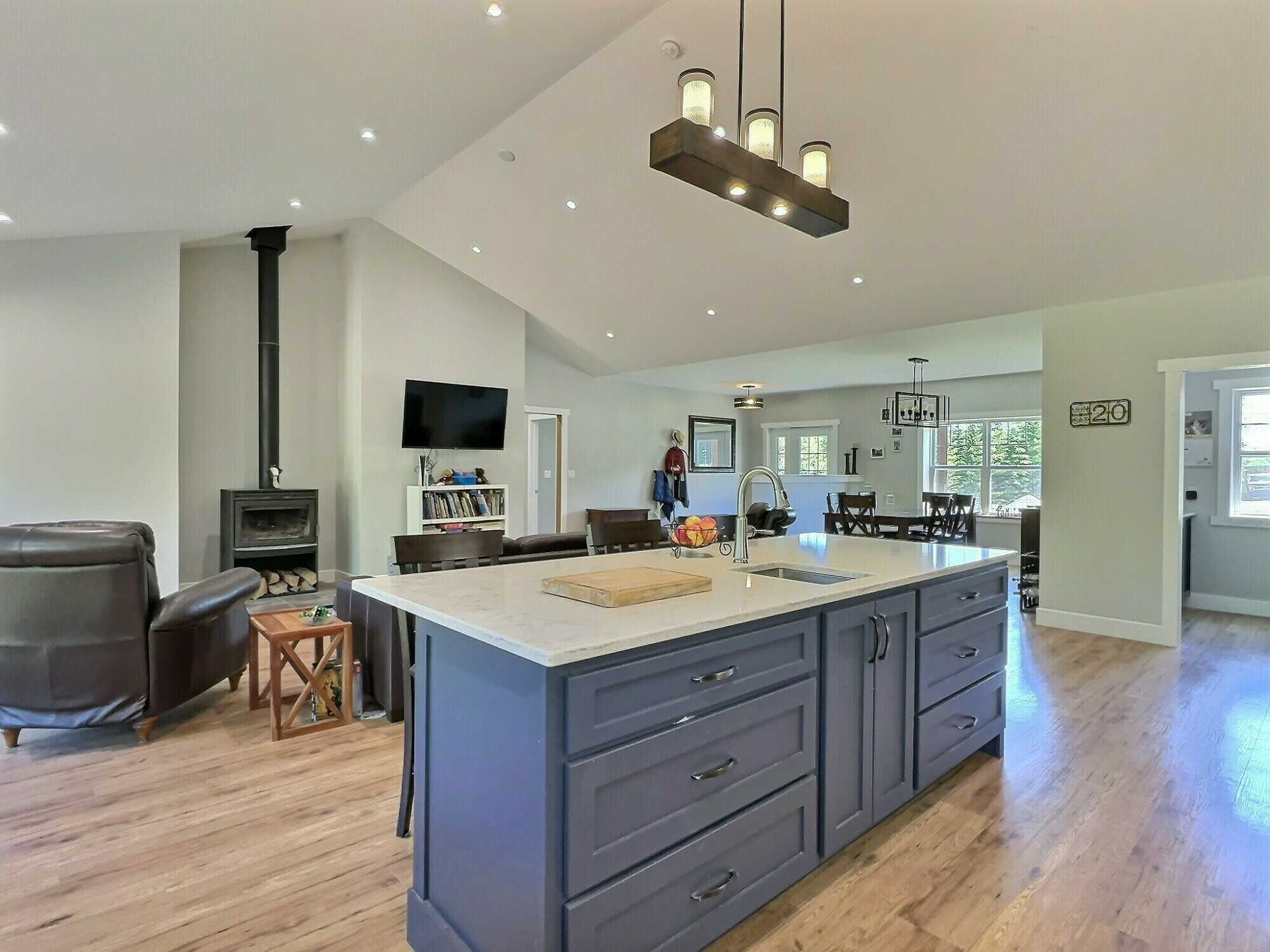 Exceptional Contemporary One-level Home on 3.43 acres! 5