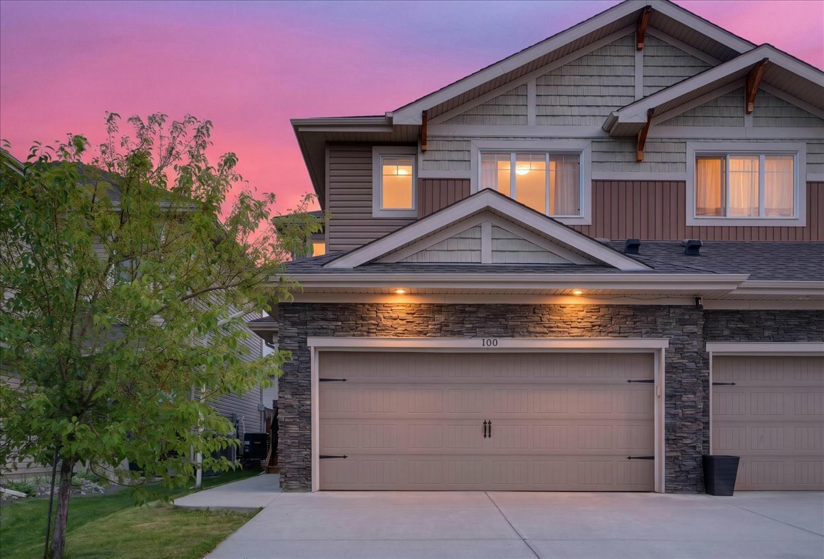 IMMACULATE 1,532 sq. ft. two-storey half duplex with a DOUBLE ATTACHED GARAGE and a 33 FT. DRIVEWAY, in sought after McLaughlin. 2