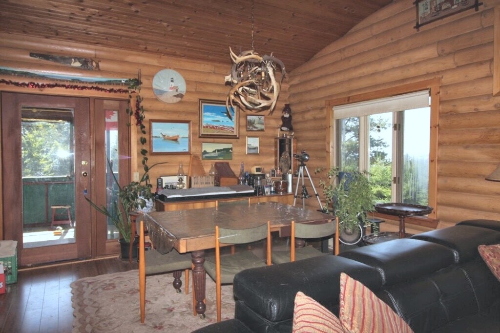 Log Home On Just Under 5 Acres With An Ocean View 5