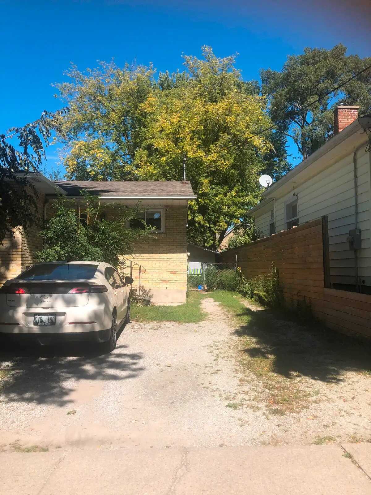 Detached multi-family House with deck and garage for Sale 3