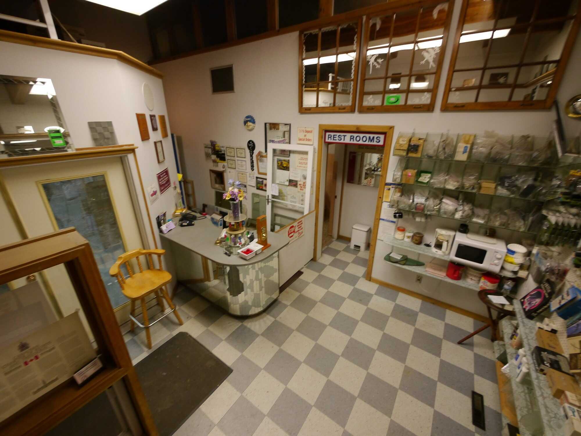 Fabulous opportunity to acquire a turnkey glass business located in idyllic Creston BC 5