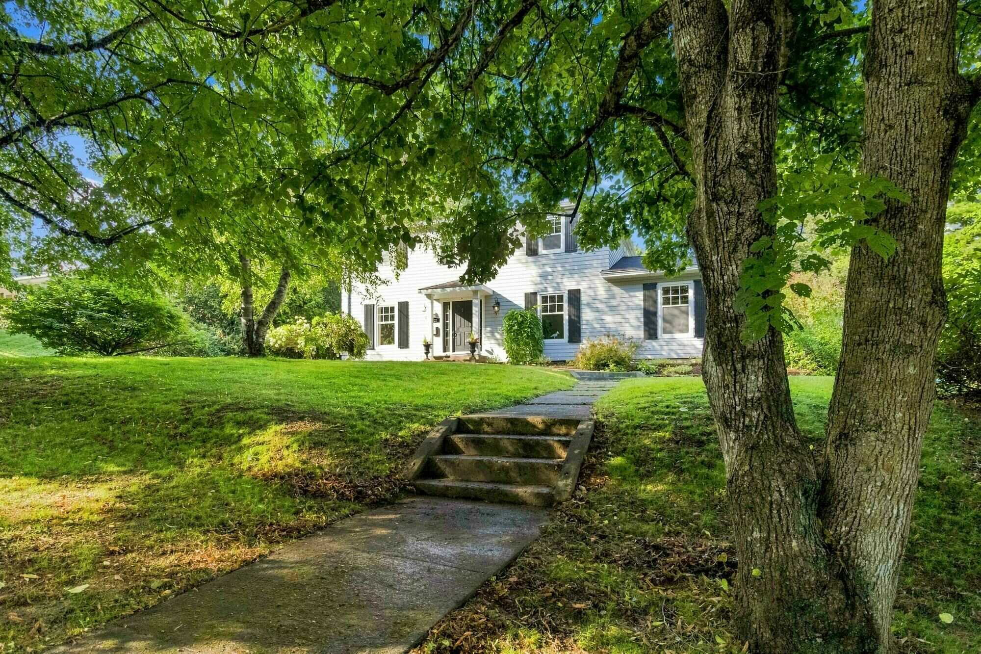 A Private In-Town Retreat on one of Bridgewater's Most Desirable Streets - 3 Bedrooms on a Double Lot near the Woodland Gardens Park 2