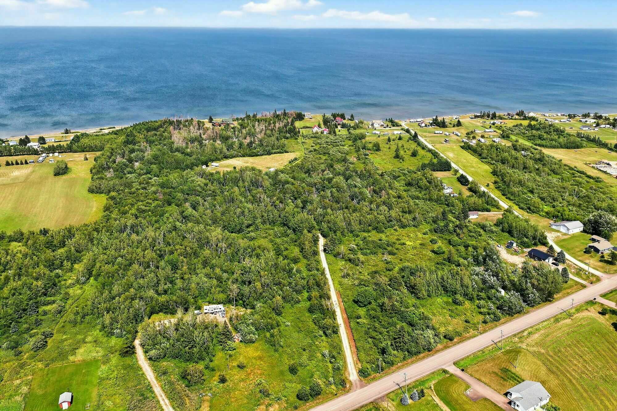 Beachside Investment Opportunity or Build Your Dream Home! 4
