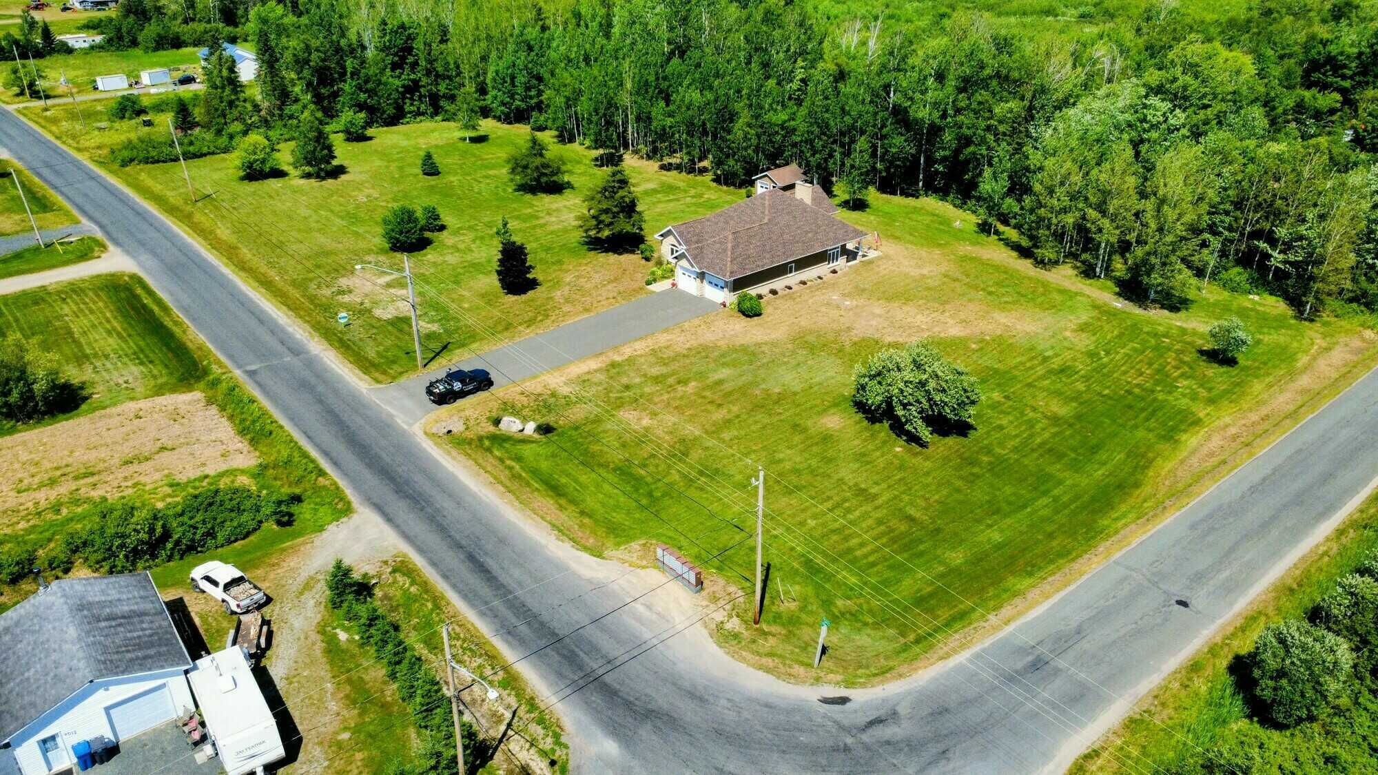 Executive-Style Bungalow on 3 Acres – Quality Built & Move-In Ready - Superbe Maison de Style Exécutif sur un Terrain de 3 Acres 2