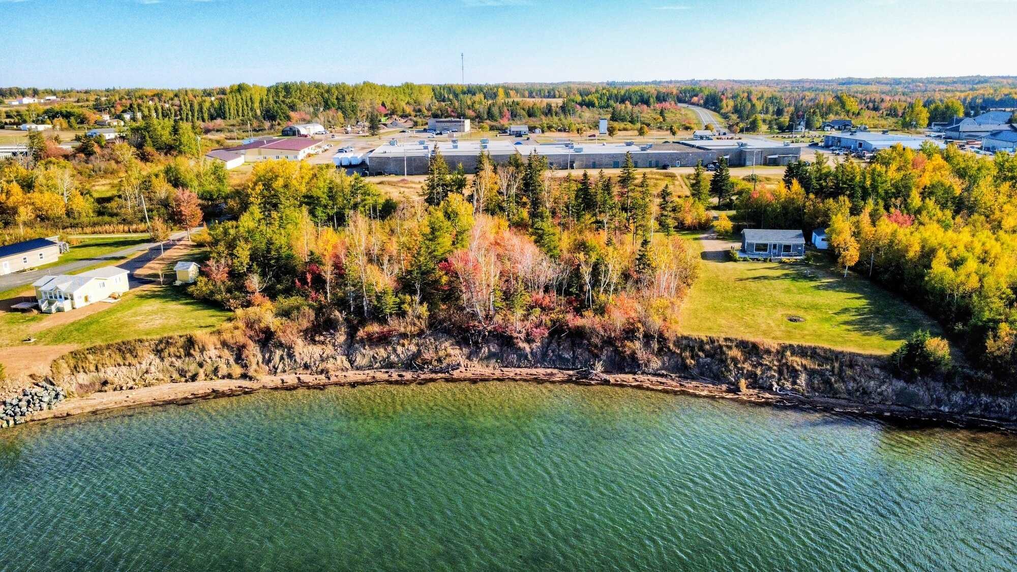 Terrain au bord de la mer à Caraquet – 1,76 acre de pur bonheur! 🌅🌊
Waterfront Lot in Caraquet – 1.76 Acres of Pure Bliss! 🌅🌊 3