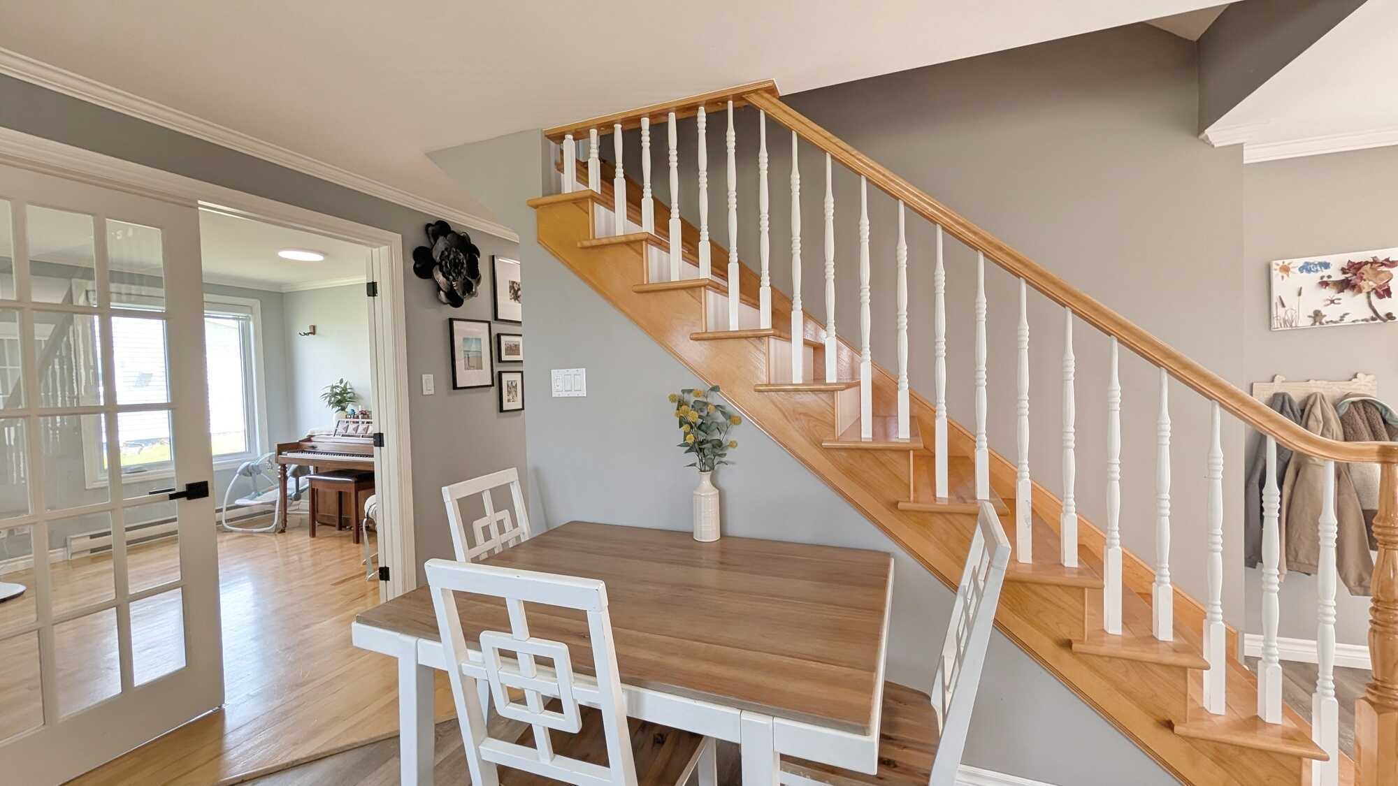 Maison chaleureuse, rénovée et prête à accueillir votre famille! 4