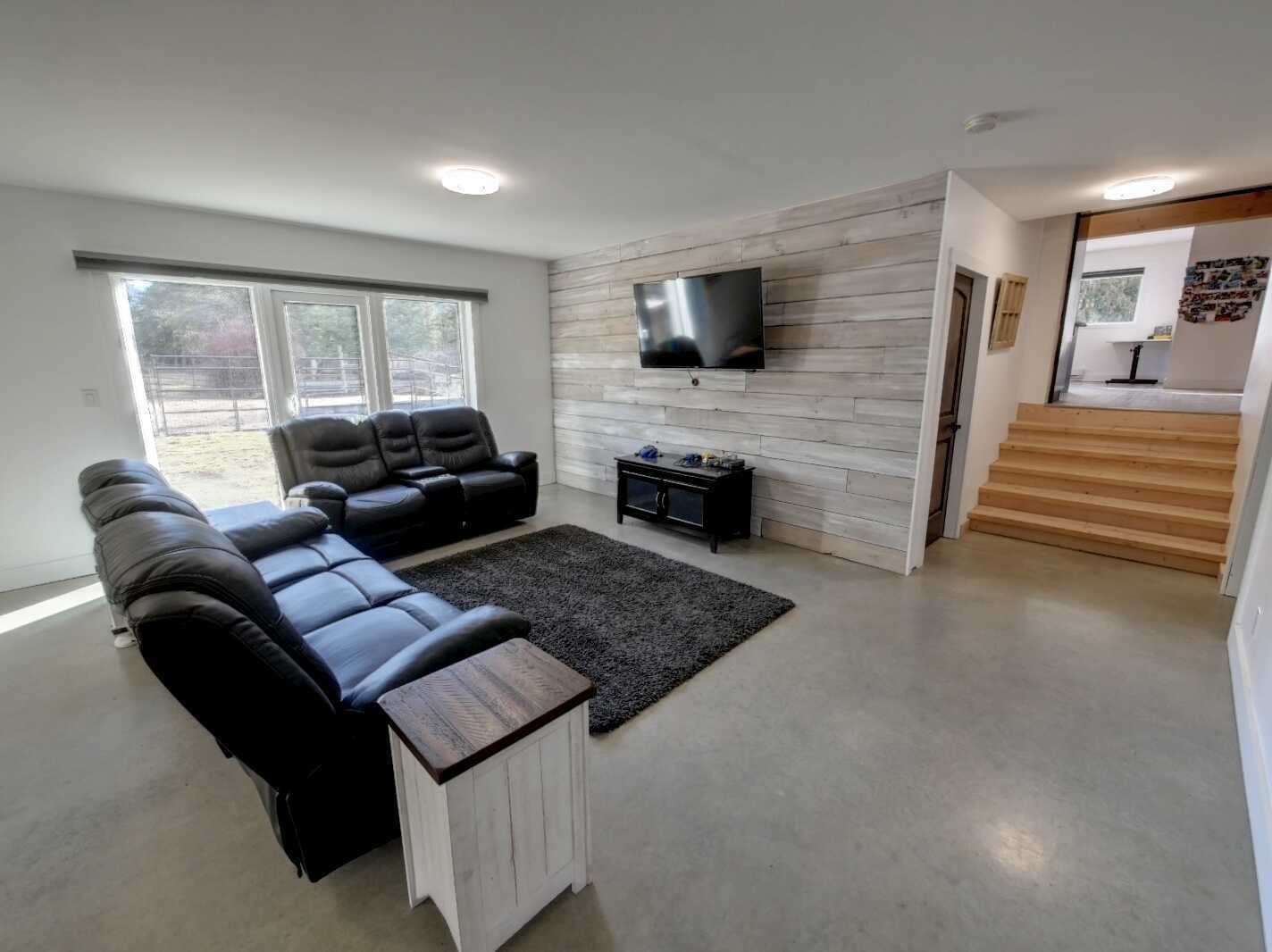 Steps to Arrow Lake Beach, Boat Launch & Provincial Park - MULTI FAMILY PROPERTY 1st Home: 3BED-3BATH, 2nd HOME new! 3Bed 2bath contemporary luxury! Private 2nd driveway to MOBILE – 2Bed 1Bath, Great for extra income! 5.54 acres!  Garage&RV storage 4