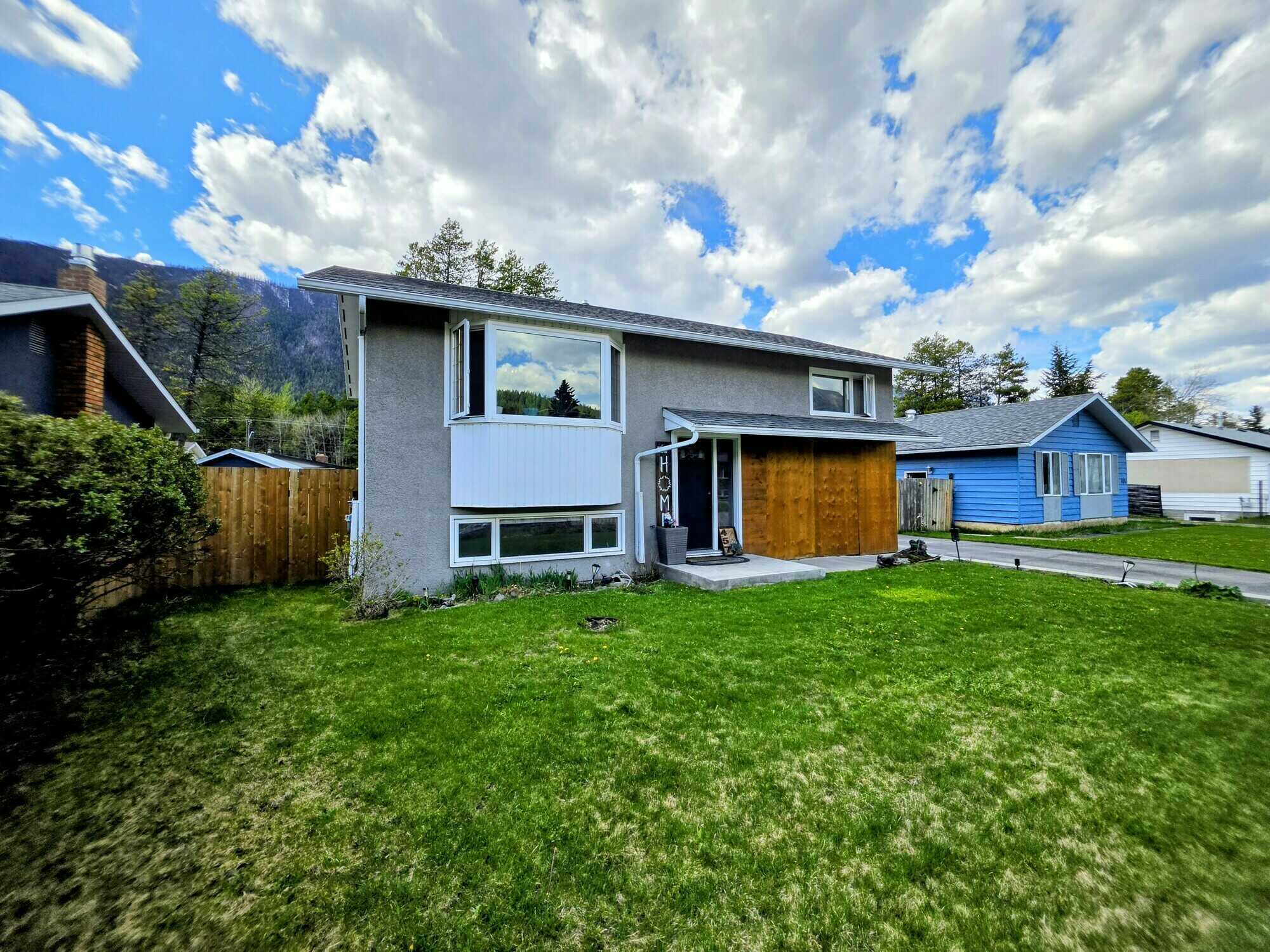 Updated Lower Sparwood Home – Steps to Amenities, Packed with Upgrades! 3