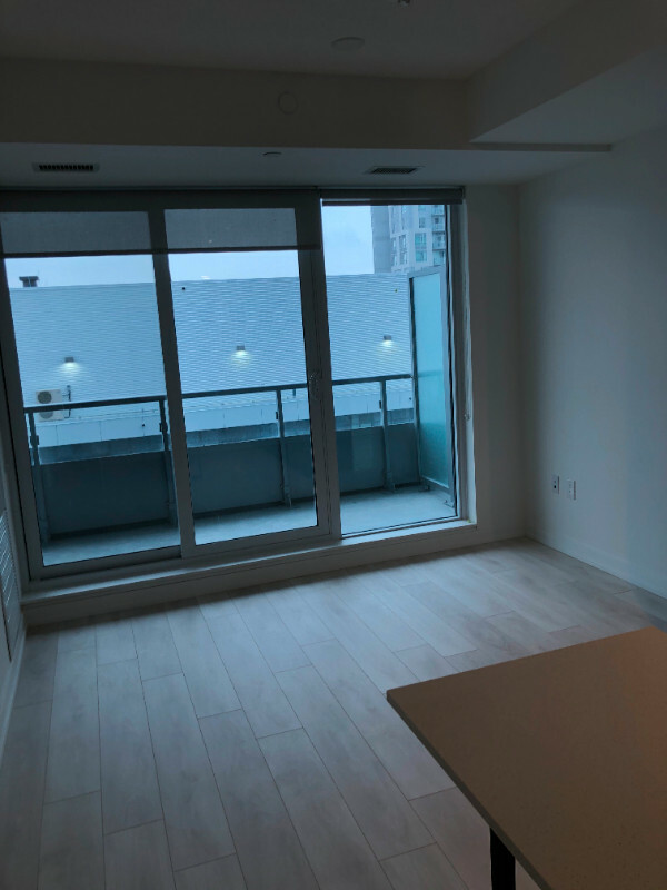 1 BED + 1 BATH INC. LOCKER & PARKING DOWNTOWN T.O. BY DANIELS 4