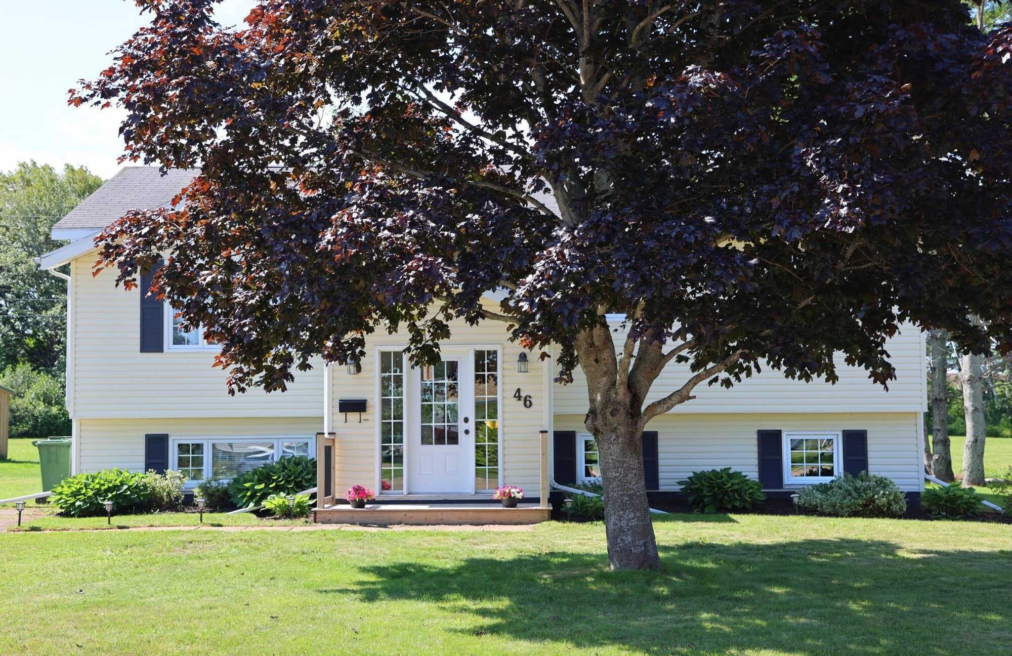 Bright, Spacious & Beautifully Maintained 4-Bedroom Family Home in East Royalty 2