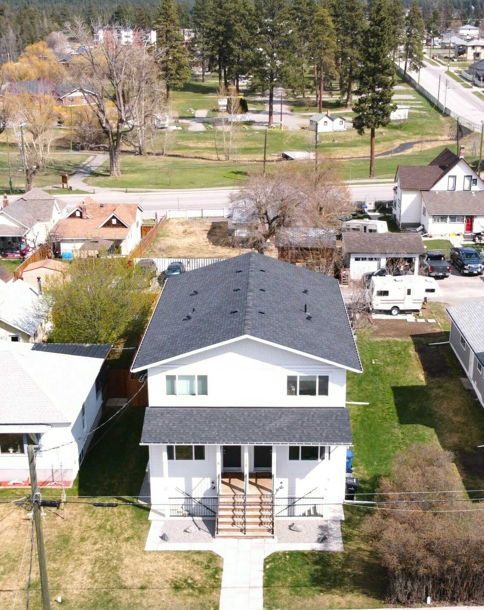 Modern 2023 Half Duplex with Income-Generating Airbnb Suite 5