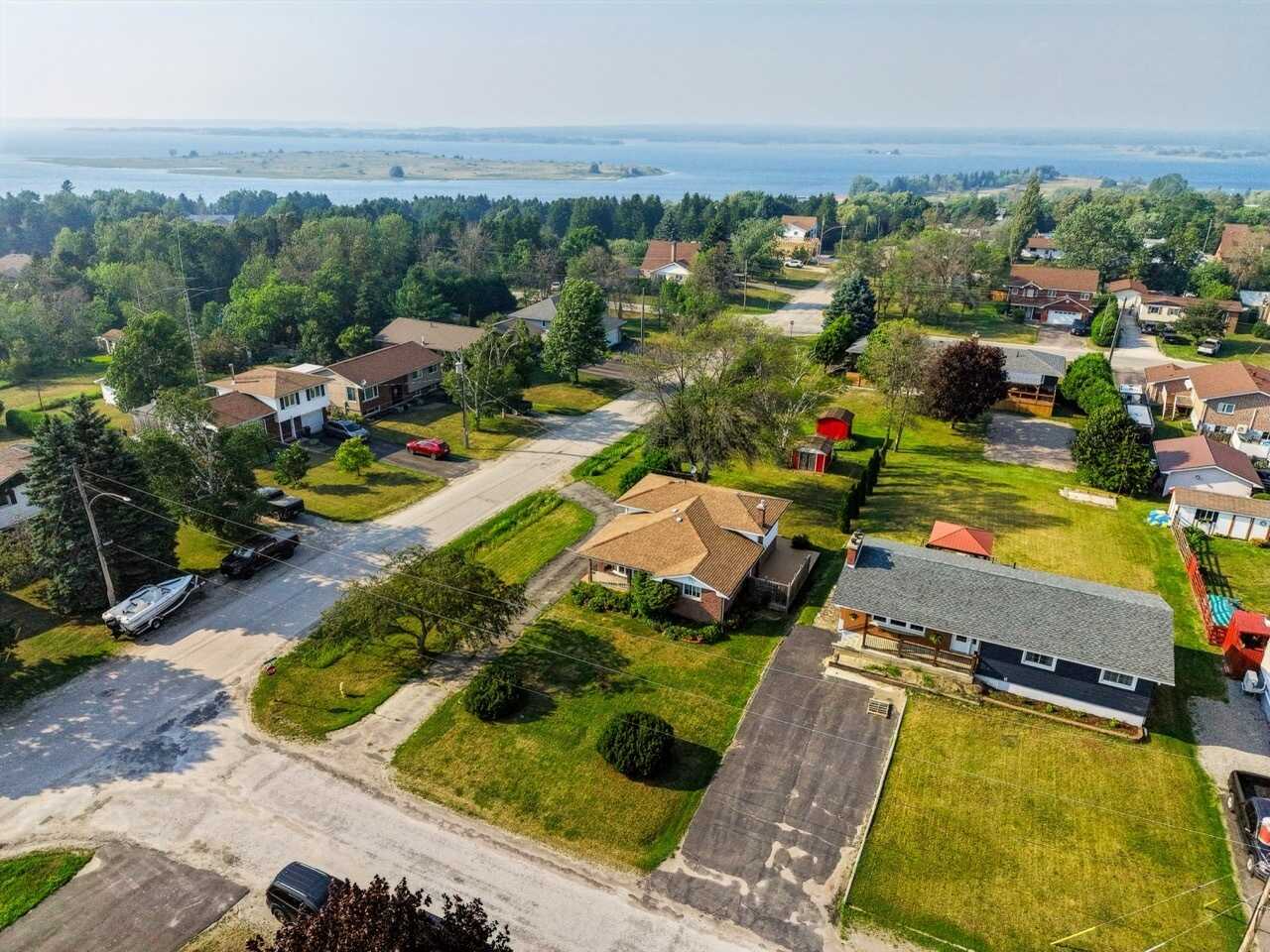 A Rare Opportunity in the Heart of Little Current!! 3