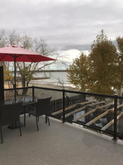 Lakefront 4 Season Home 4