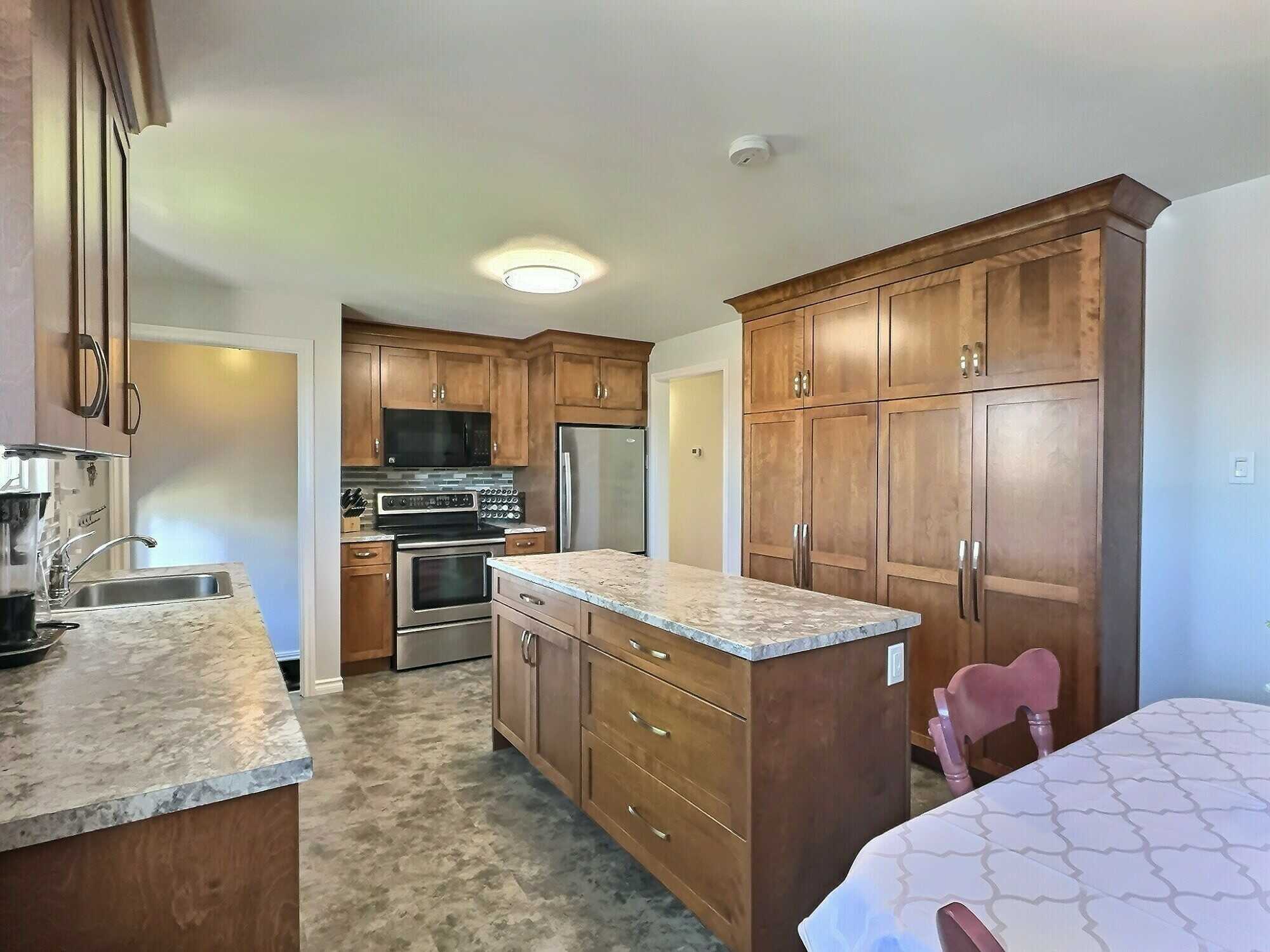 Spacious Family Bungalow with Fantastic Entertaining Space & Wired Workshop Shed 5