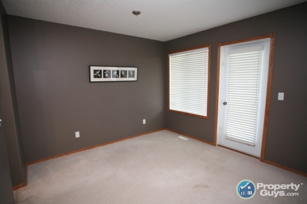 **PENDING** Townhouse walking distance to hospital, schools , and conveniences 5