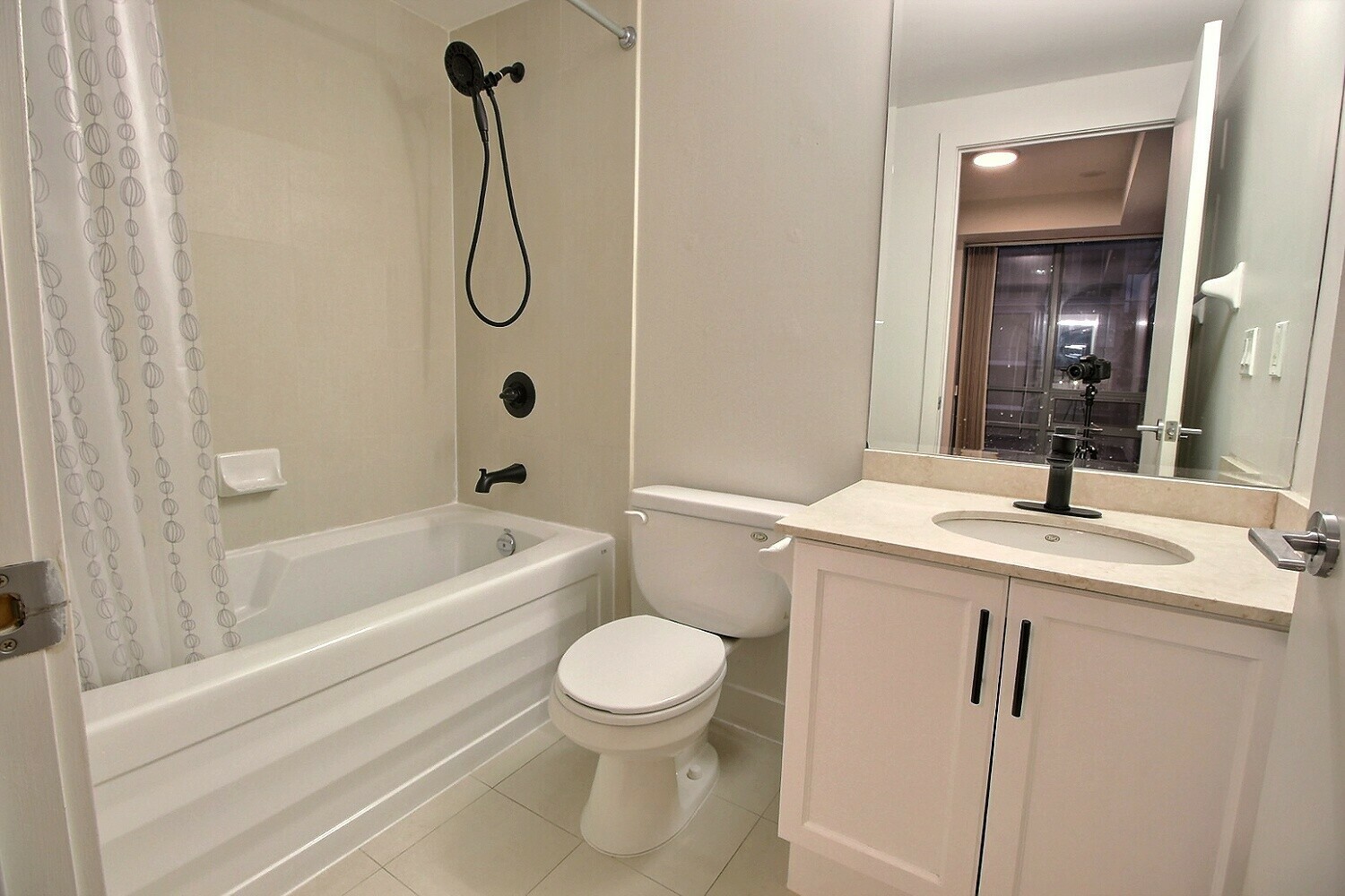 2 Bed, 2 Bath Condo with Parking & Locker at King & Spadina in the heart of the entertainment district 5