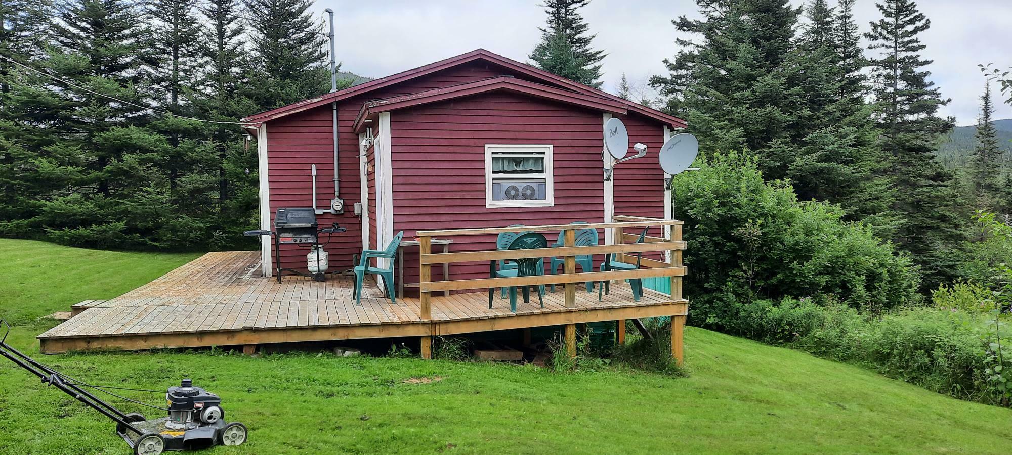 Cozy cabin next to Gros Morne National Park that needs a little interior work. 2
