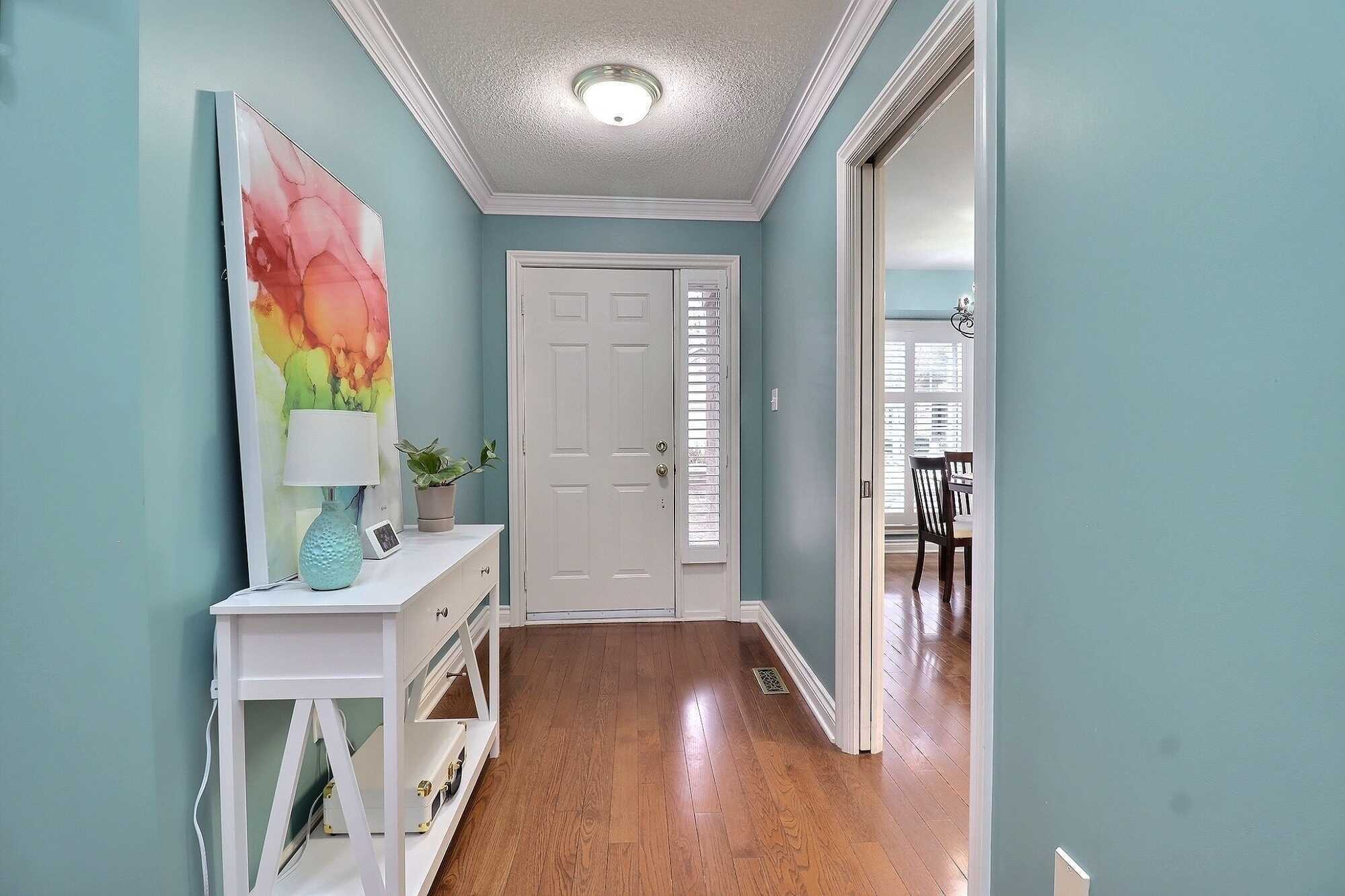 Welcome to this beautifully maintained Sifton-built 2+1 bedroom bungalow condo in the highly sought-after Hazelden Trace—an exclusive, private treed enclave offering peaceful living in the heart of Hyde Park. 5