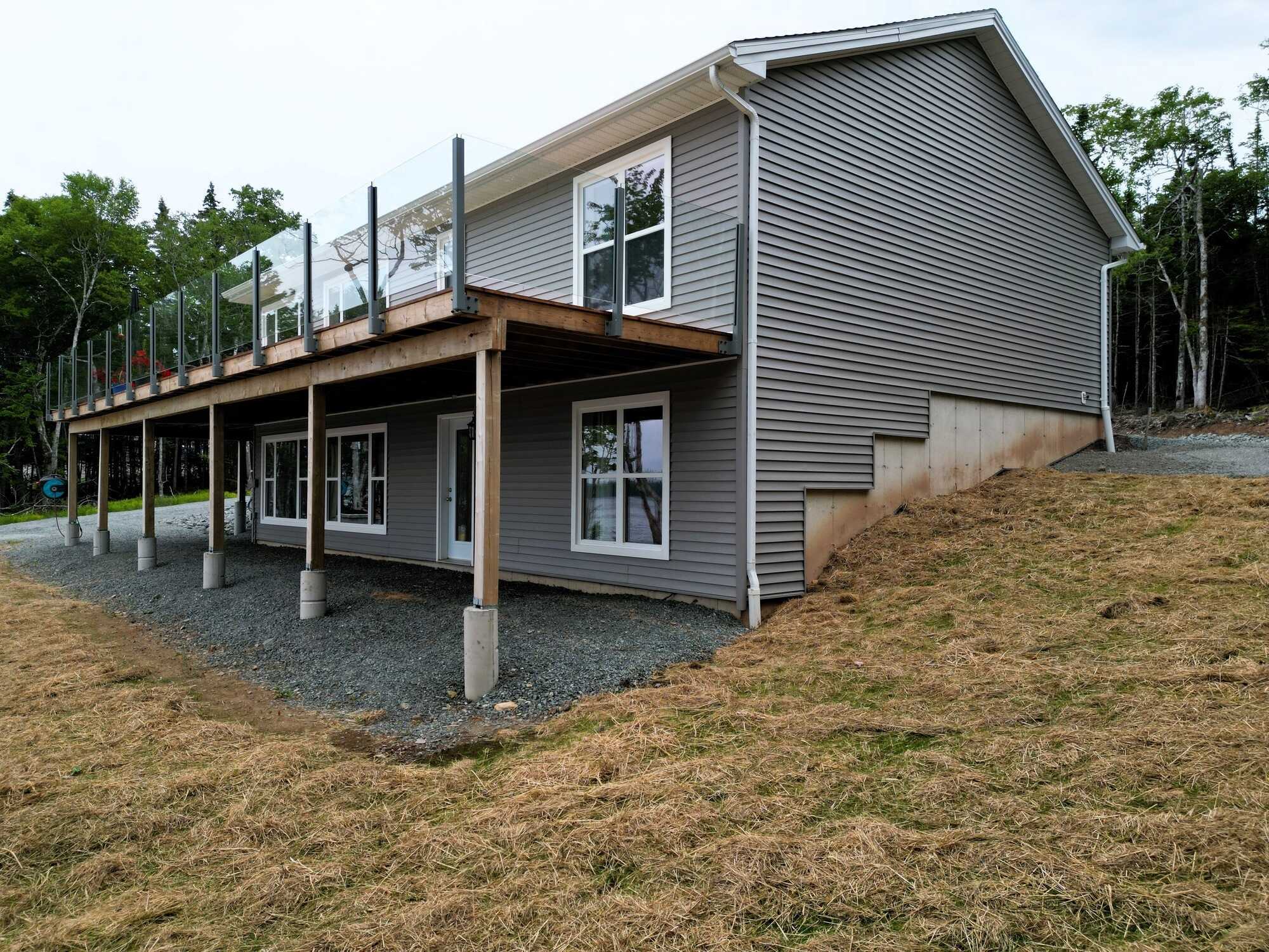 Waterfront Retreat in Sought-After Cape George Estates 3