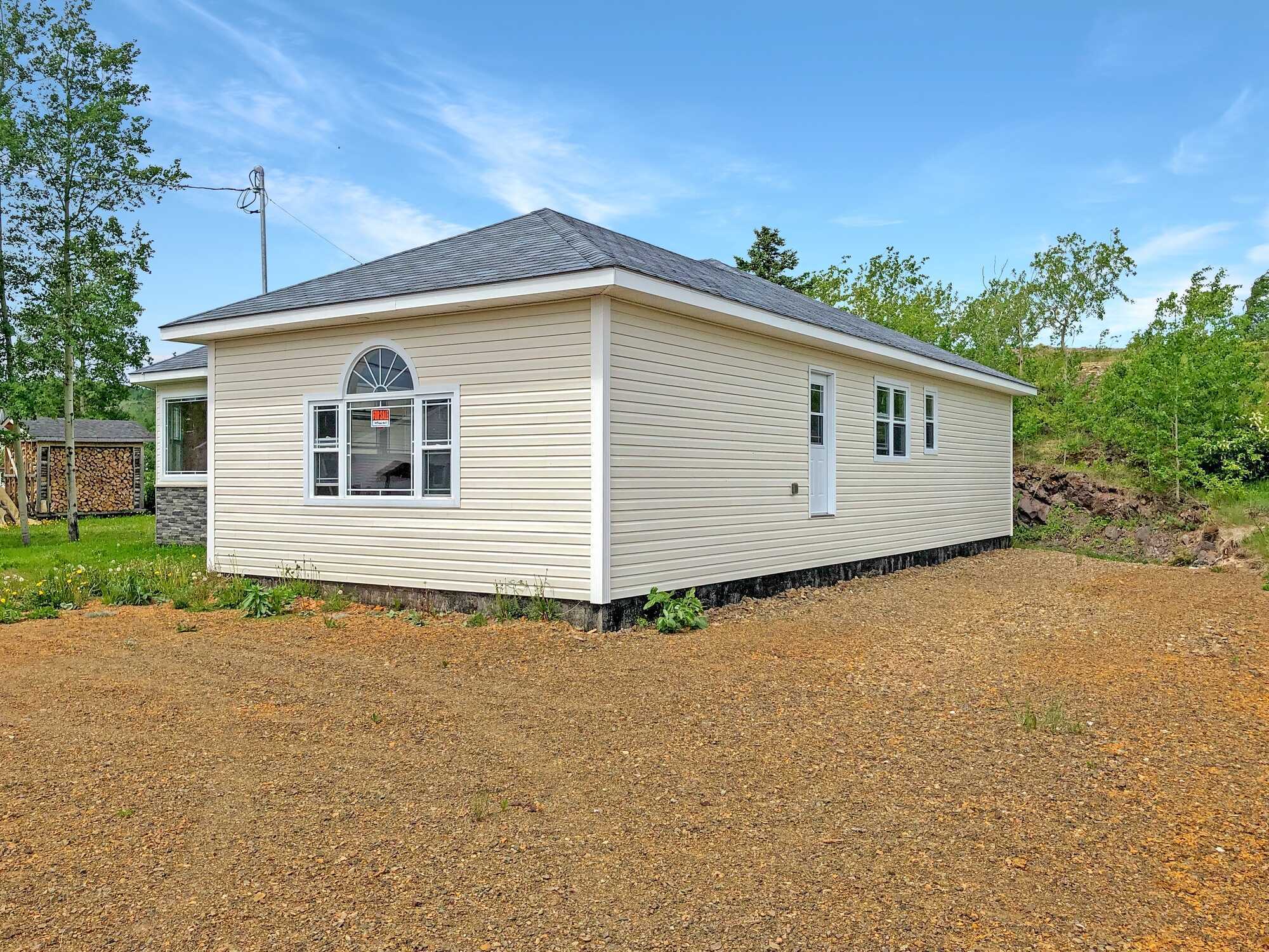 Just Listed in Roberts Arm!! 3